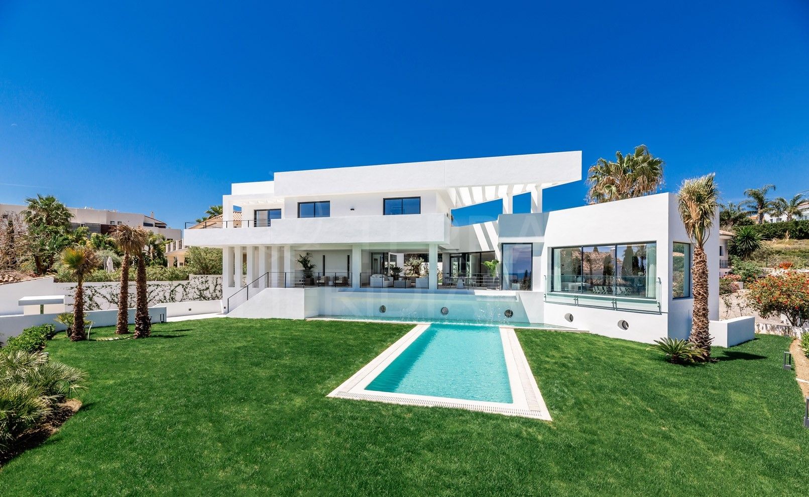 Magnificent contemporary style villa with 5 bedrooms and sea views for sale in Los Flamingos, Benahavis