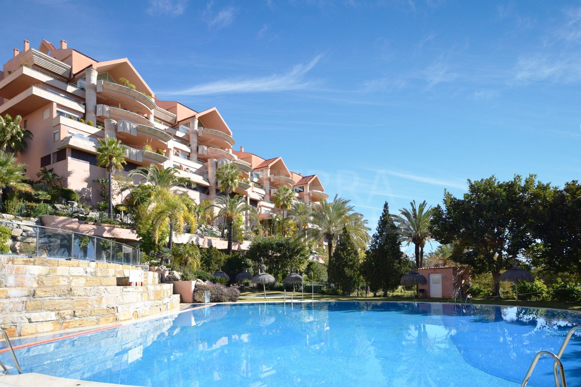 Luxury three bedroom duplex penthouse with solarium for sale in Nueva Andalucia, Marbella