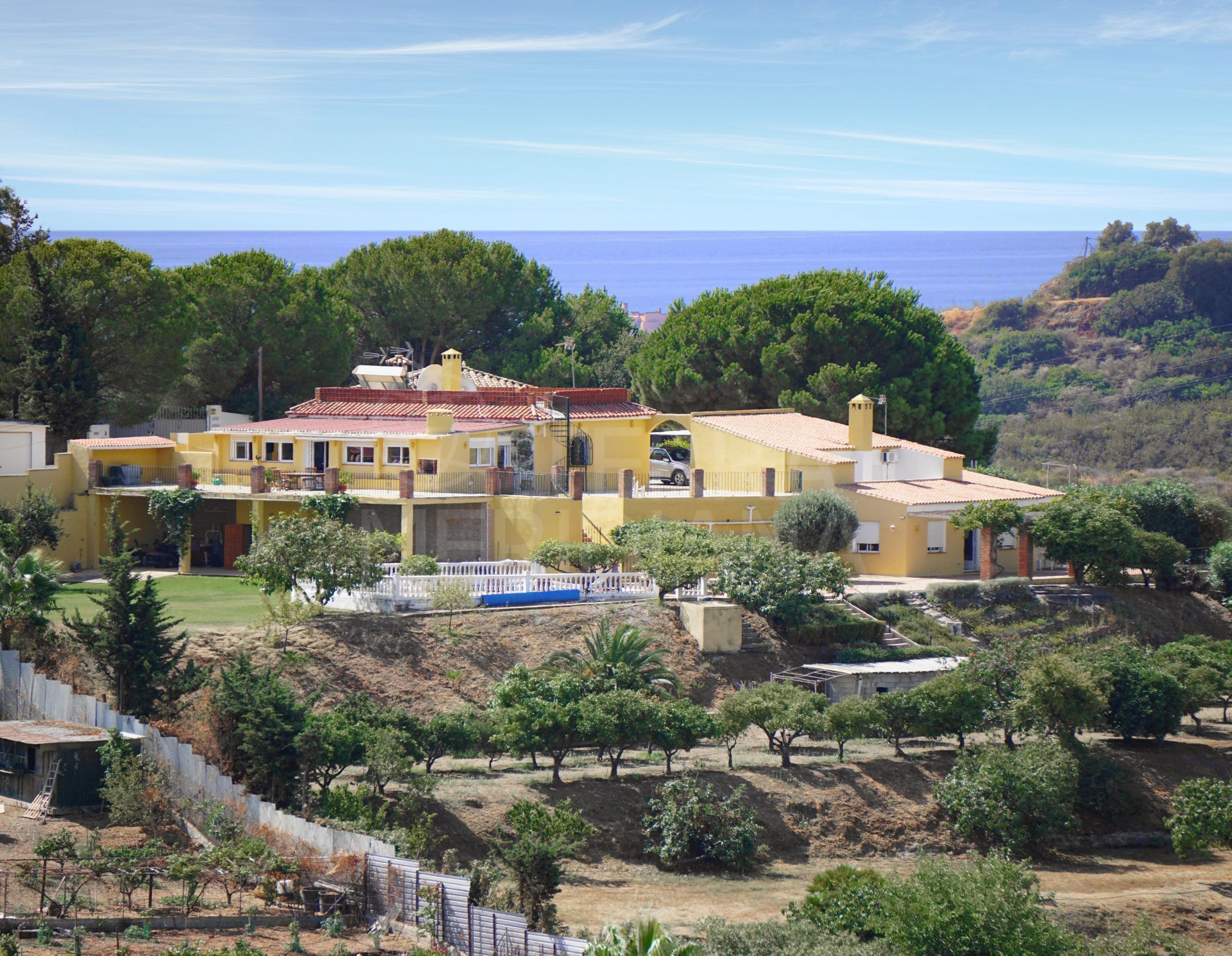 Beautiful country estate with 2 houses on large plot for sale in El Padron, Estepona