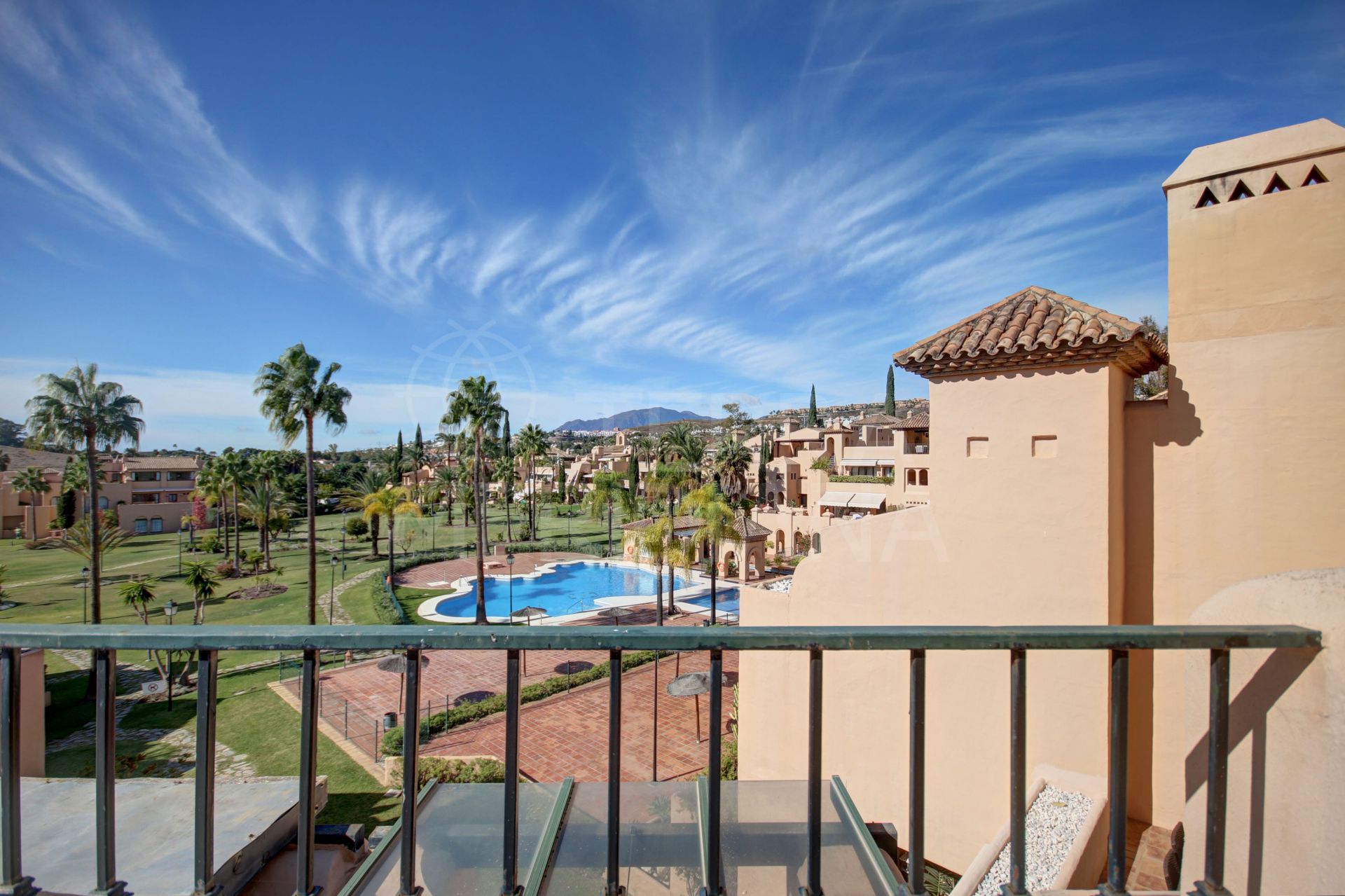Spectacular duplex penthouse apartment with 4 bedrooms for sale in La Cartuja, Estepona