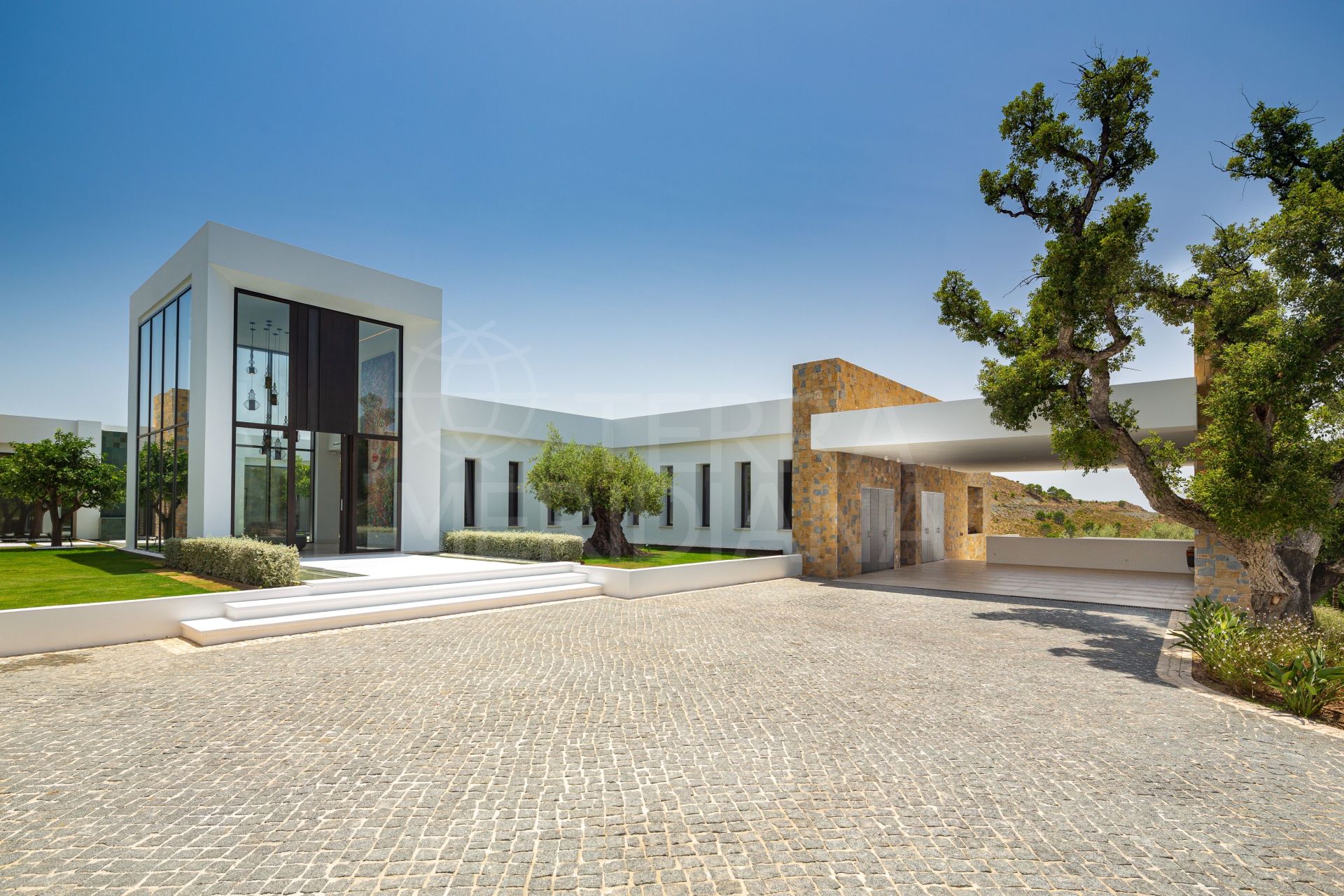 Villa de lujo a medida con 6 dormitorios en venta en el Marbella Club Golf Resort con vistas al mar