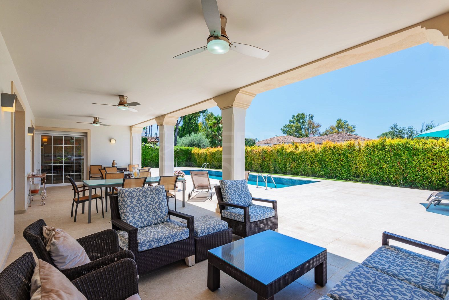 Luxury beachside villa for sale in Casablanca, Marbella Golden Mile