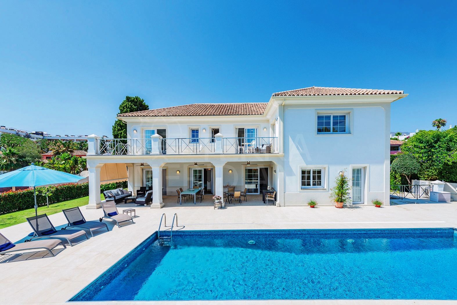 Luxury beachside villa for sale in Casablanca, Marbella Golden Mile
