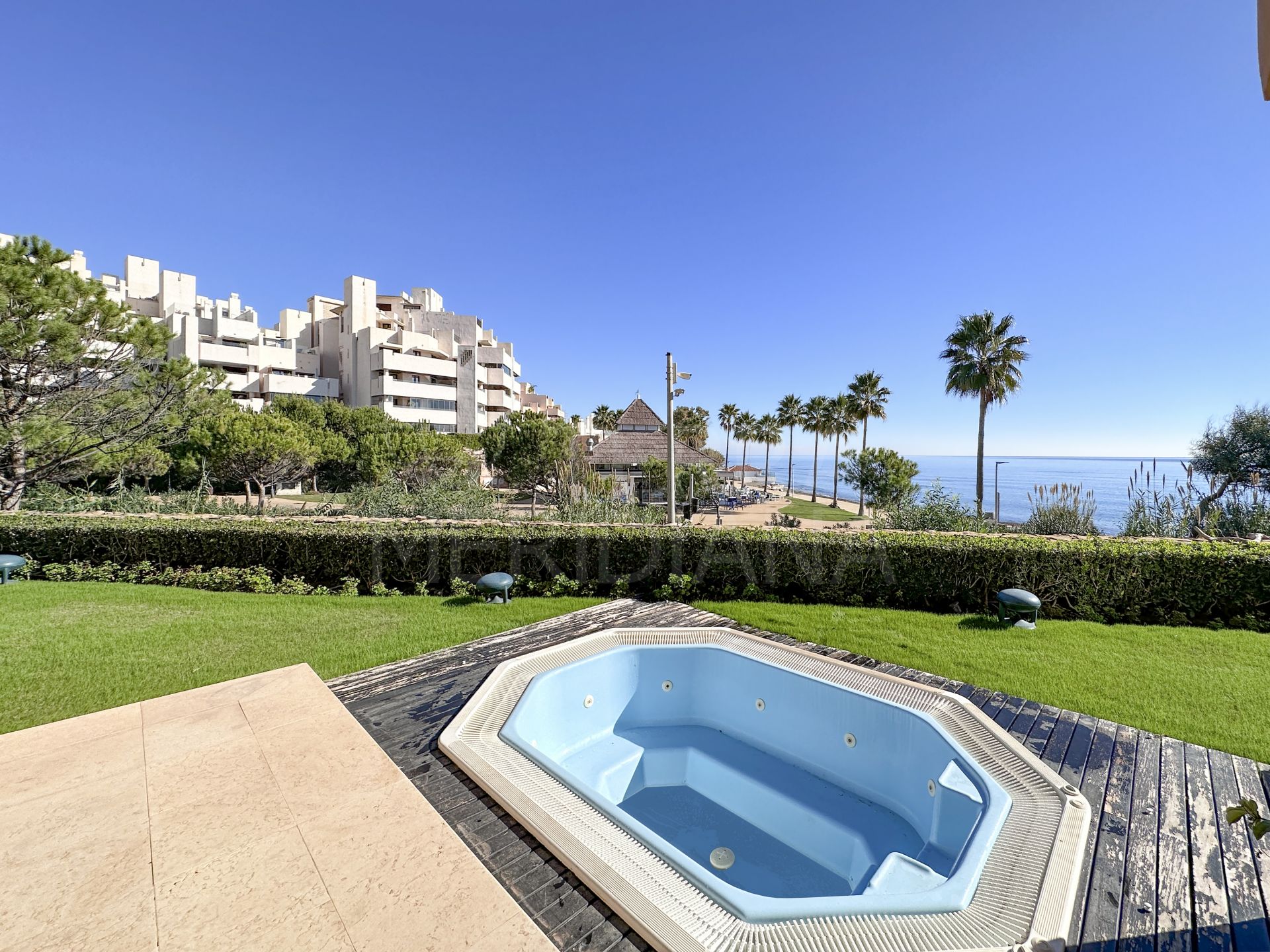Luxury front-line beach 3-bedroom apartment for sale in Los Granados del Mar, Estepona