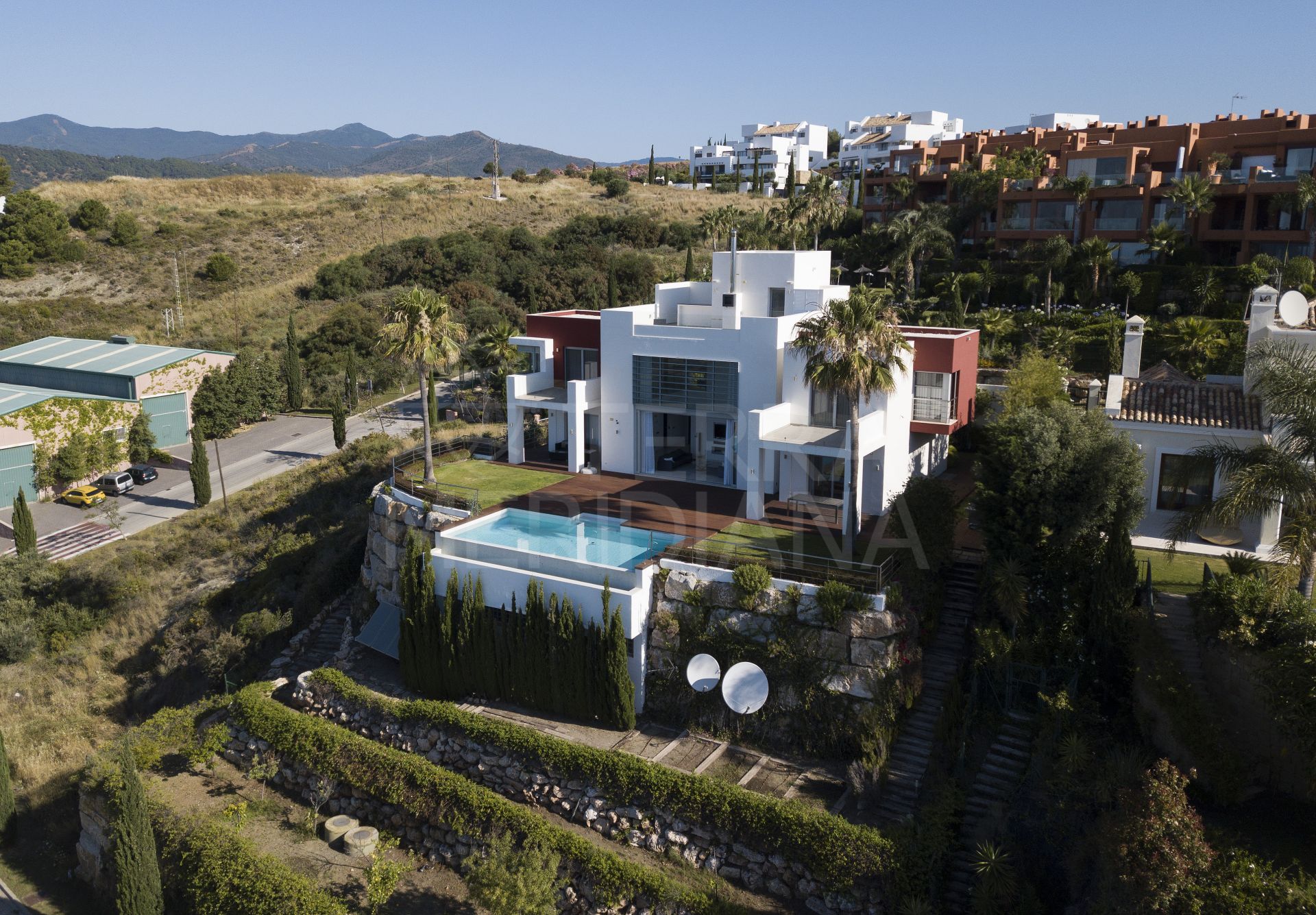 Amplia villa contemporánea en venta en Los Flamingos, Benahavis