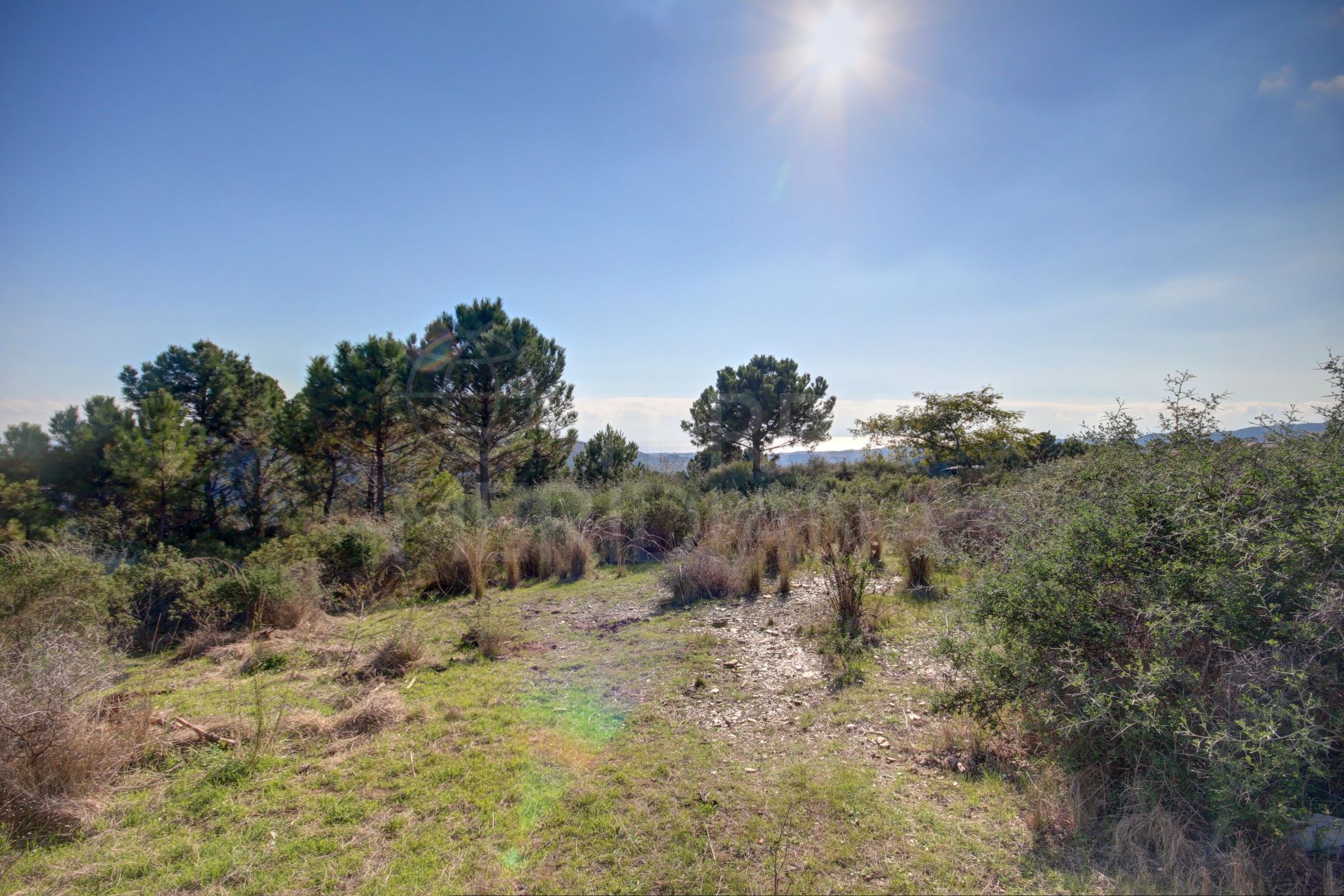 Plot with sea views for sale inside the Marbella Club Golf Resort