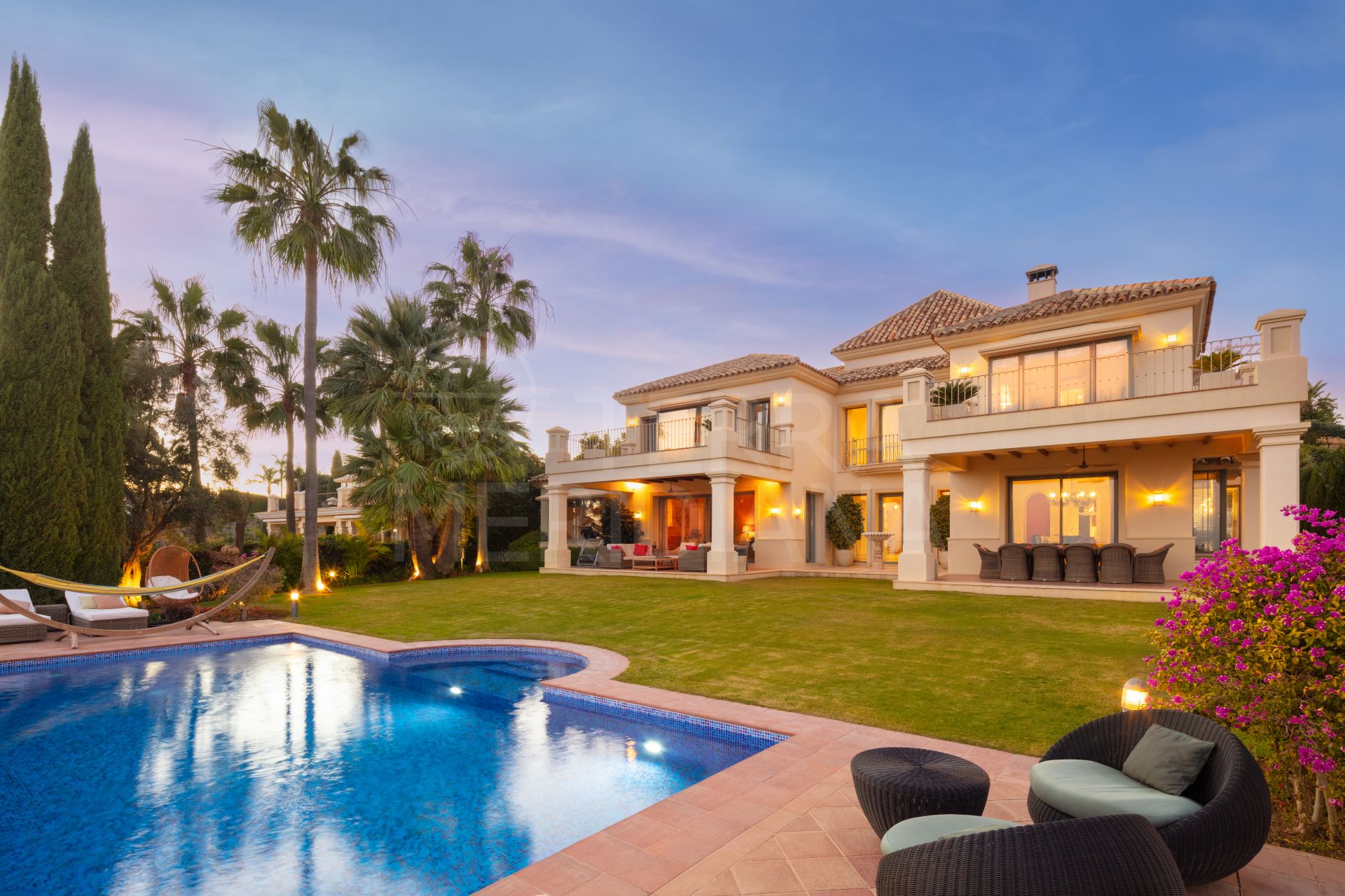 Classic-style front line golf luxury villa in a premier location in Los Flamingos, Benahavis