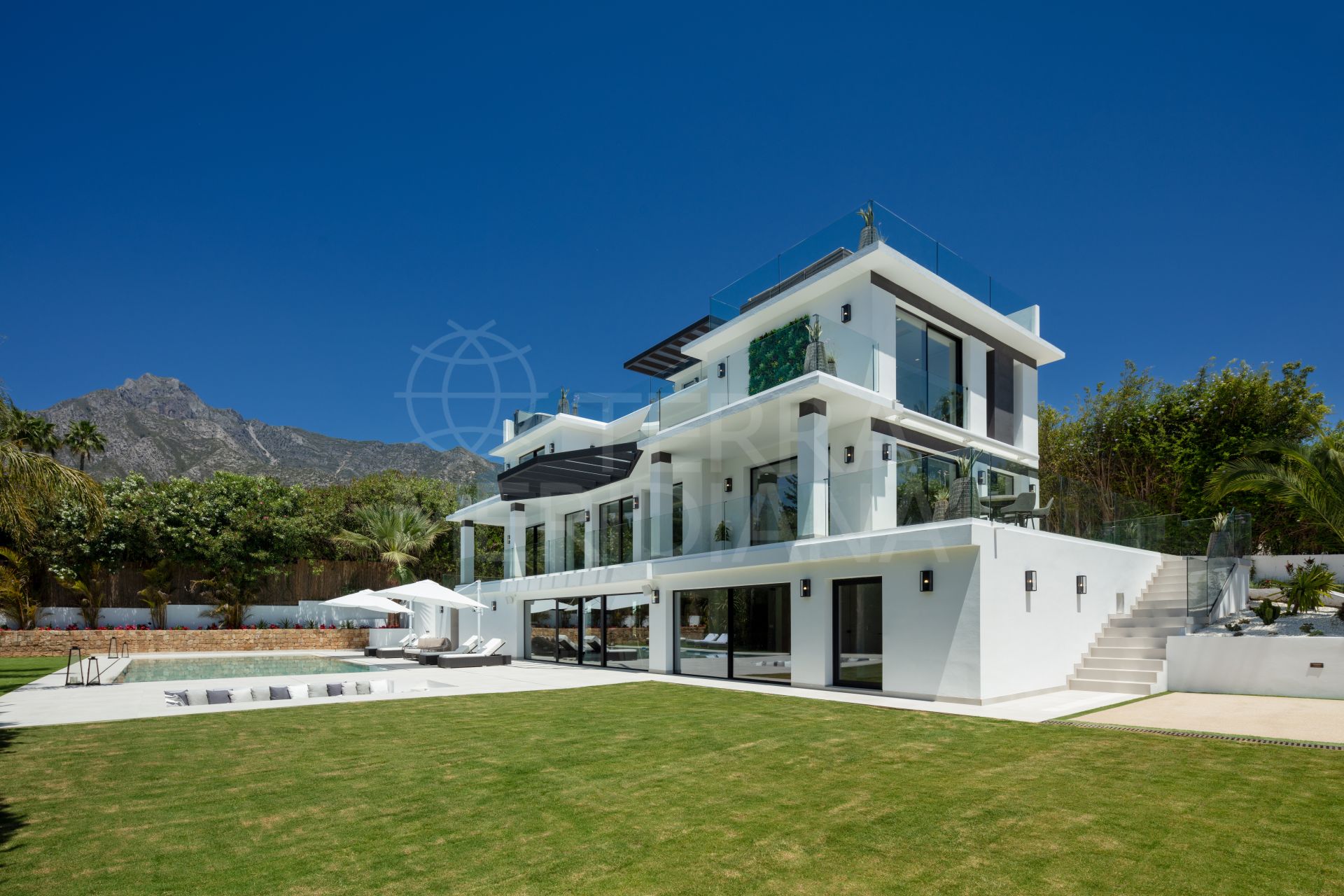 Open concept designer luxury villa with panoramic views for sale in Nagüeles, Marbella Golden Mile