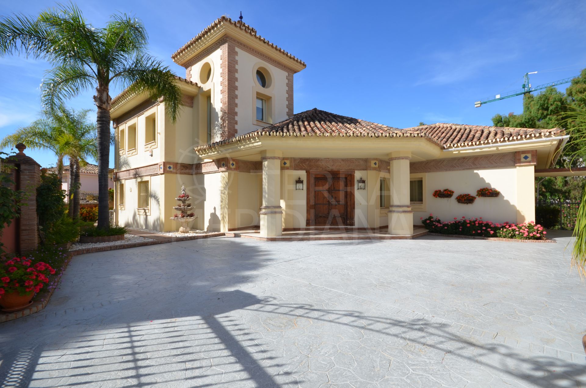 Classic style luxury villa with sea views for sale in ultra-exclusive El Herrojo, Benahavis