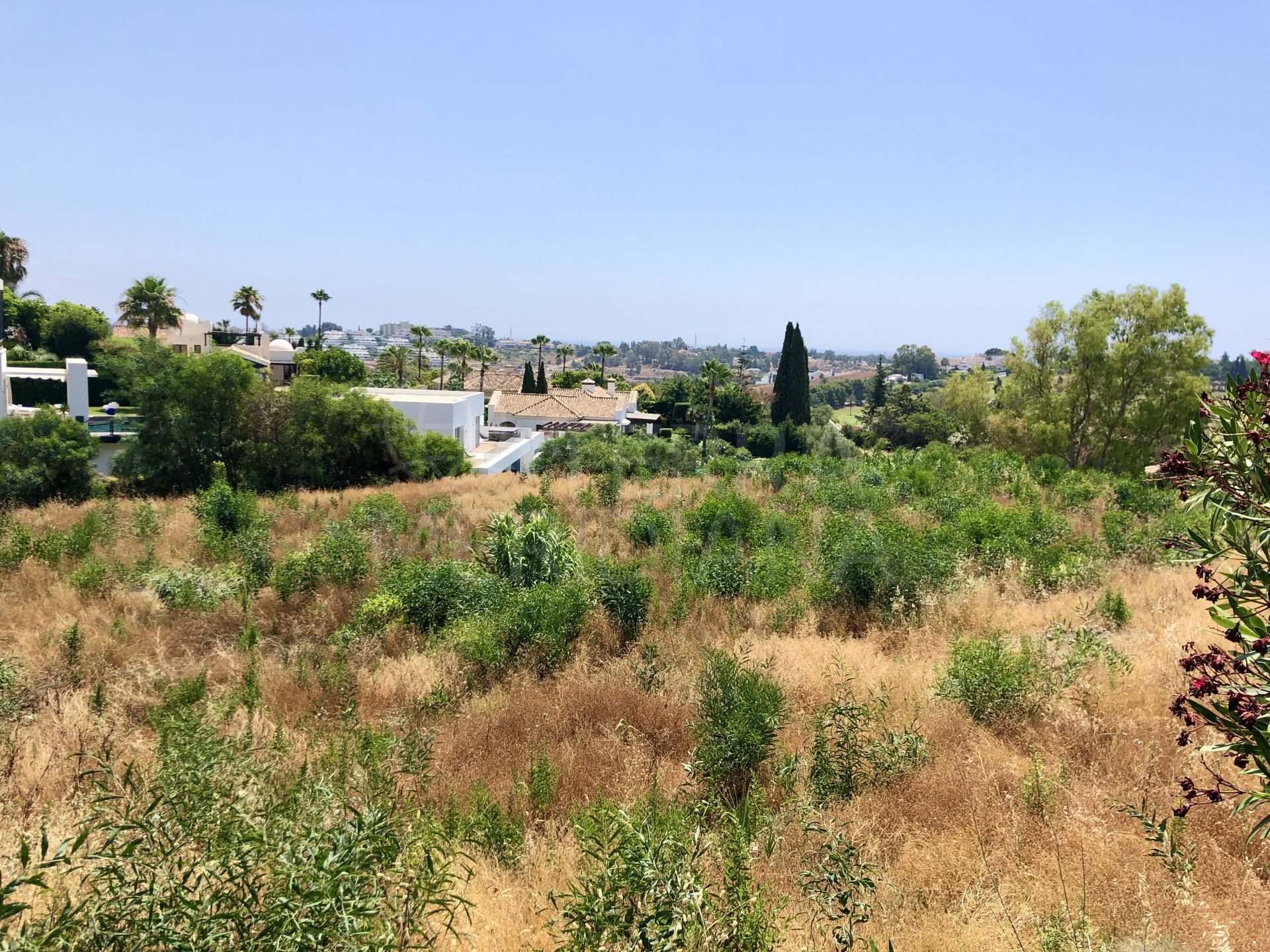 Plot with sea views and unlimited potential to build a luxury villa, for sale in Paraiso Alto, Benahavis