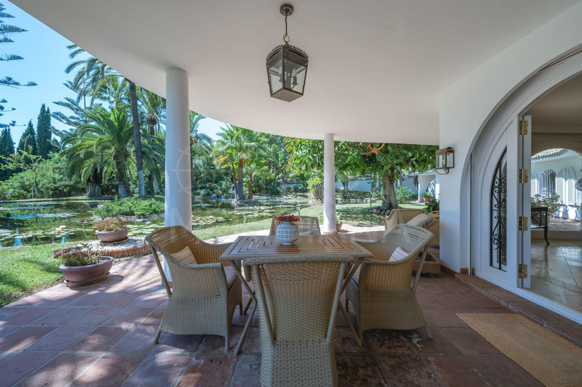 Special single level villa on a large plot for sale in Nagüeles, Marbella Golden Mile