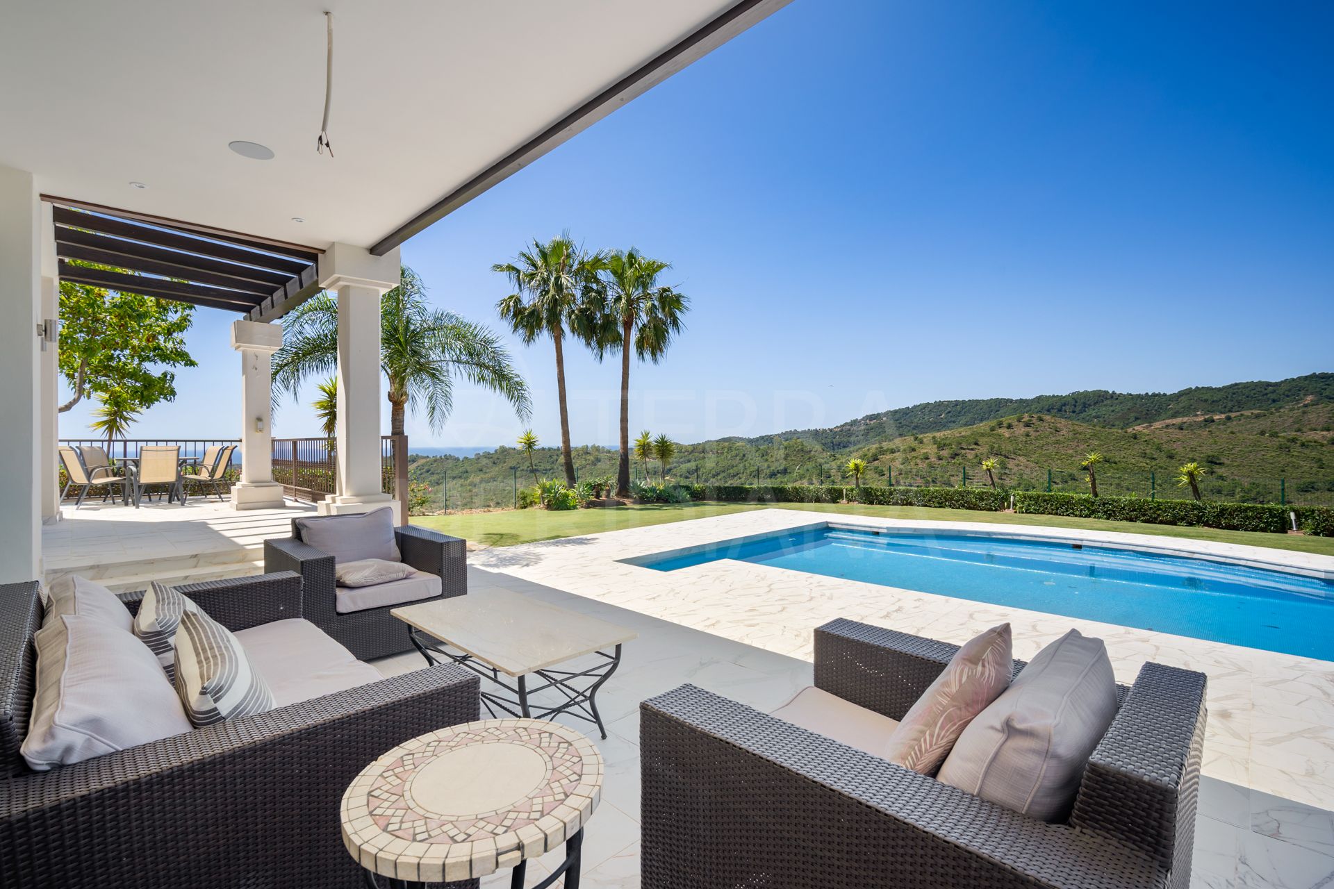 Villa de style méditerranéen avec vue panoramique sur la mer et le paysage à vendre à Monte Mayor, Benahavis