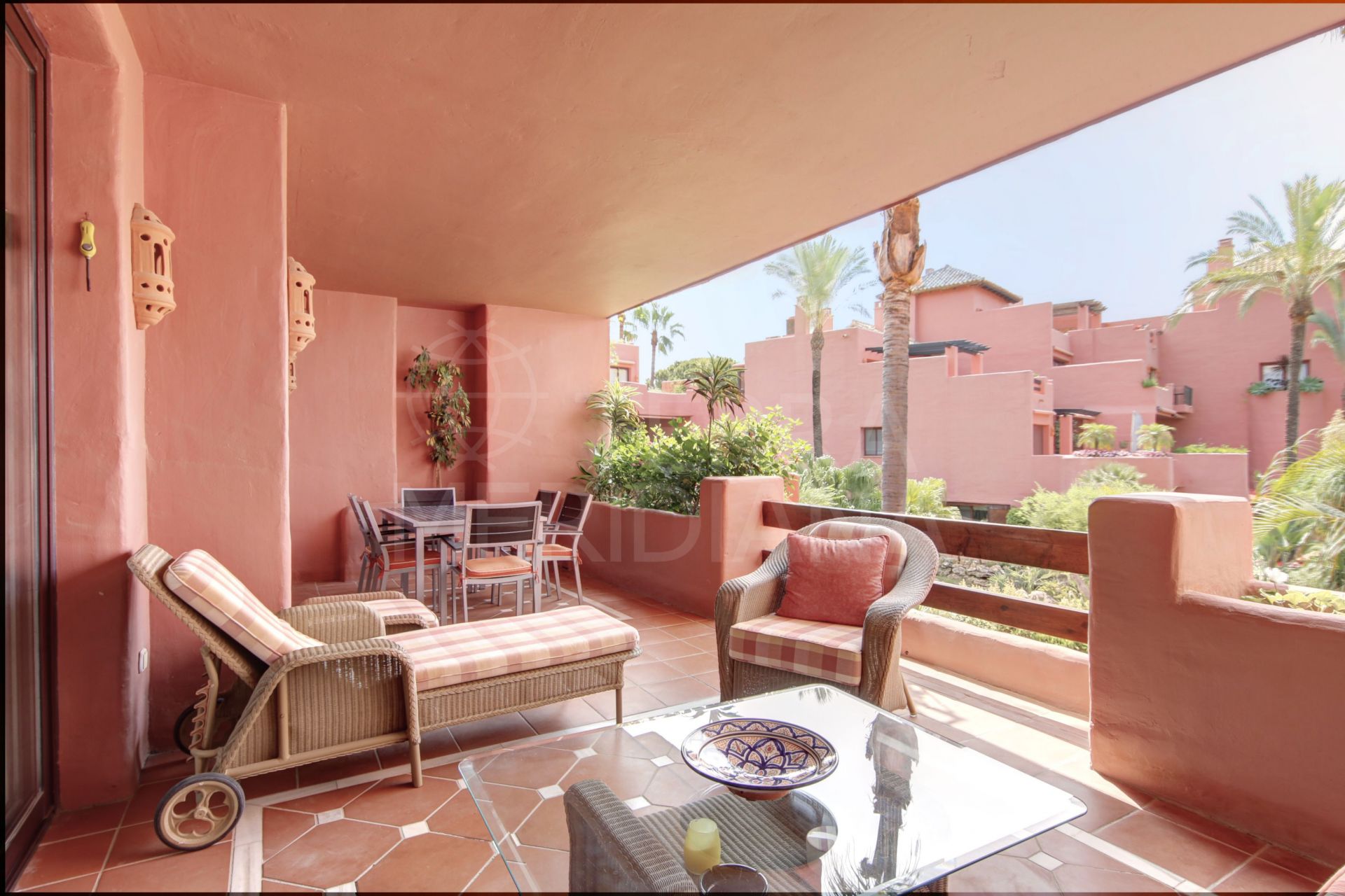 Beautiful 2 bedroom middle floor apartment for sale in Menara Beach, Estepona New Golden Mile