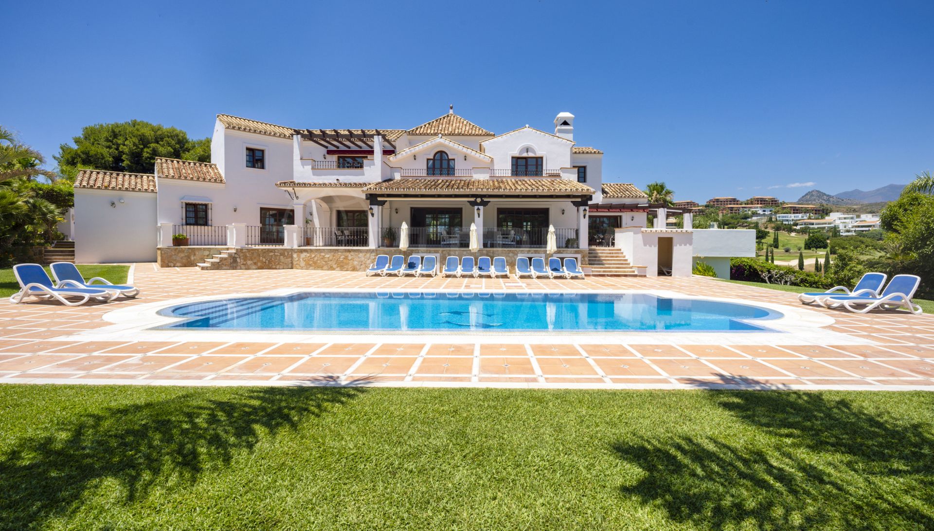Villa Vitelli For Sale in Cancelada: Where Estepona's Charm Meets Andalusian Elegance