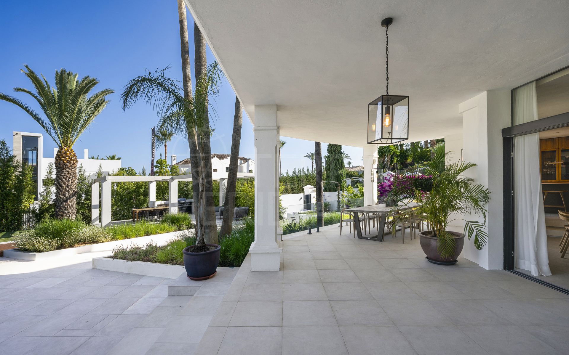 Villa contemporaine avec services haut de gamme à vendre à La Cerquilla, Nueva Andalucia, Marbella