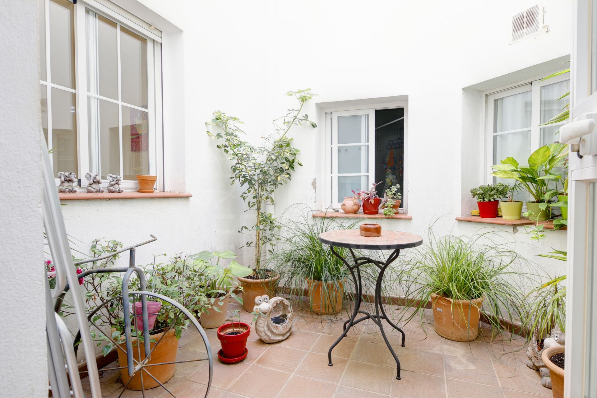 Beachside Living with Traditional Flair: Ground-Floor Apartment for Sale in Estepona Old Town