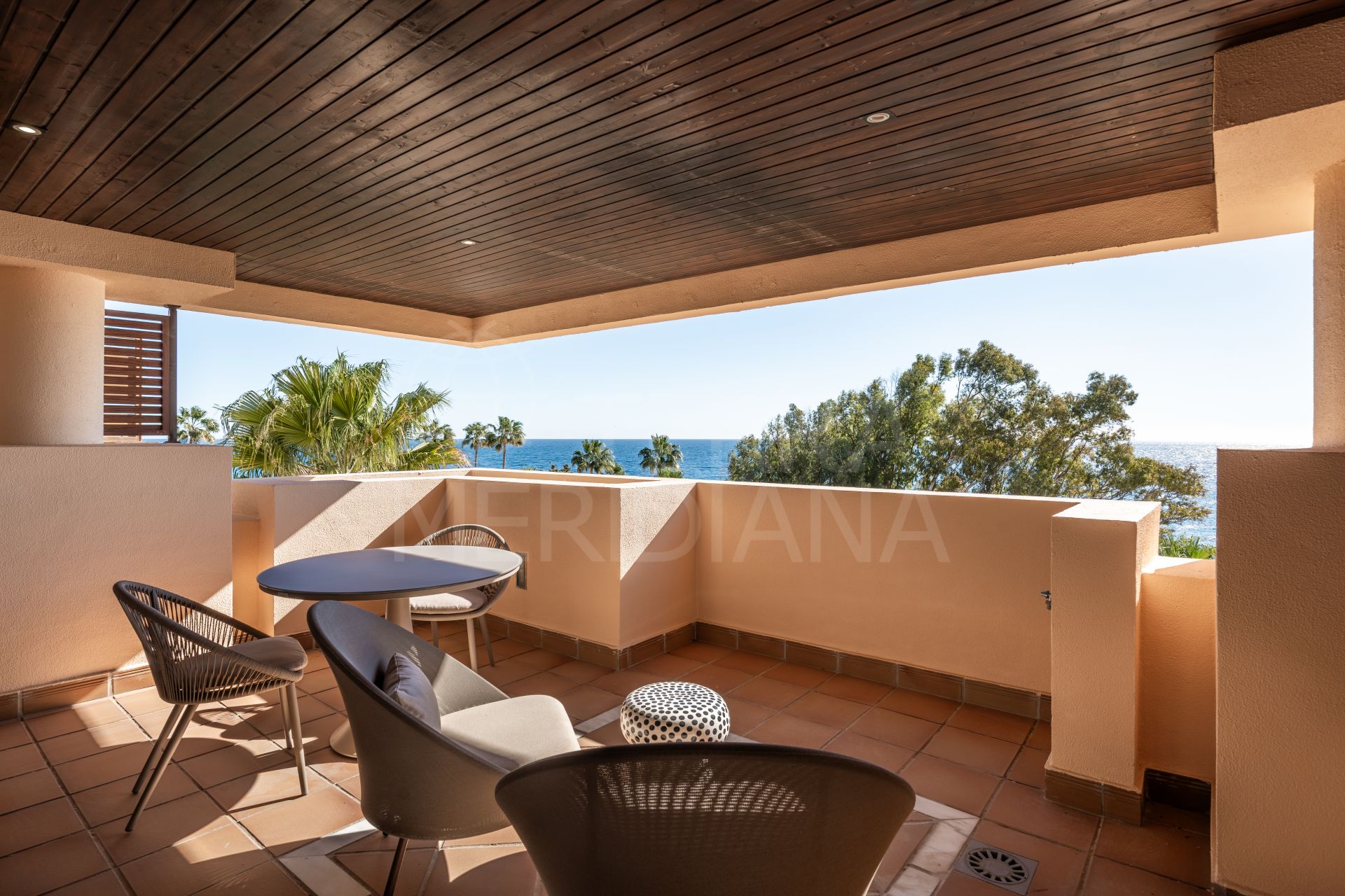 Appartement spacieux au troisième étage avec une vue imprenable sur la mer à vendre à Bahia de la Plata, Estepona Est