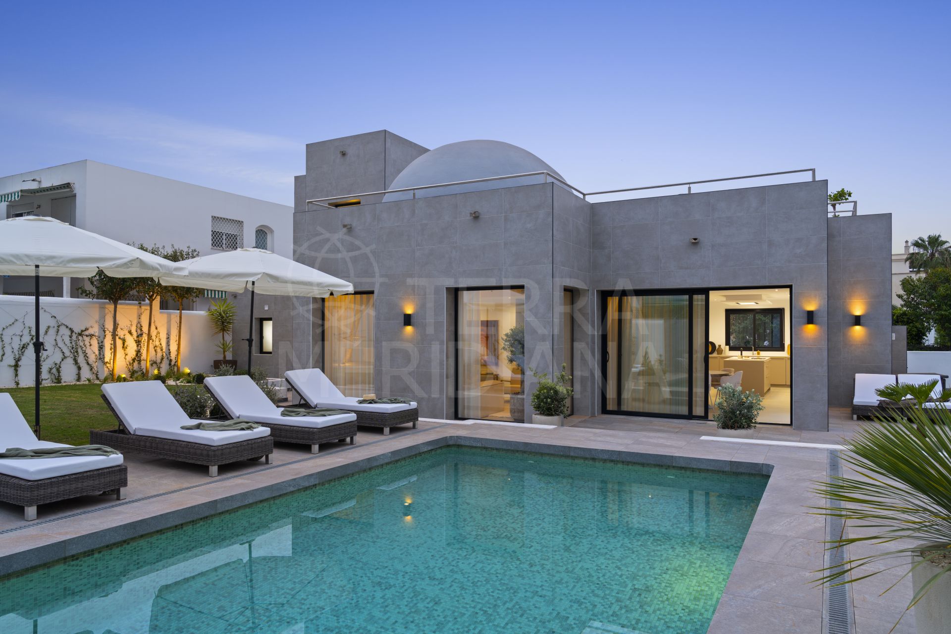 Contemporary South-Facing Villa Near Beach for Sale in Nueva Andalucia, Marbella