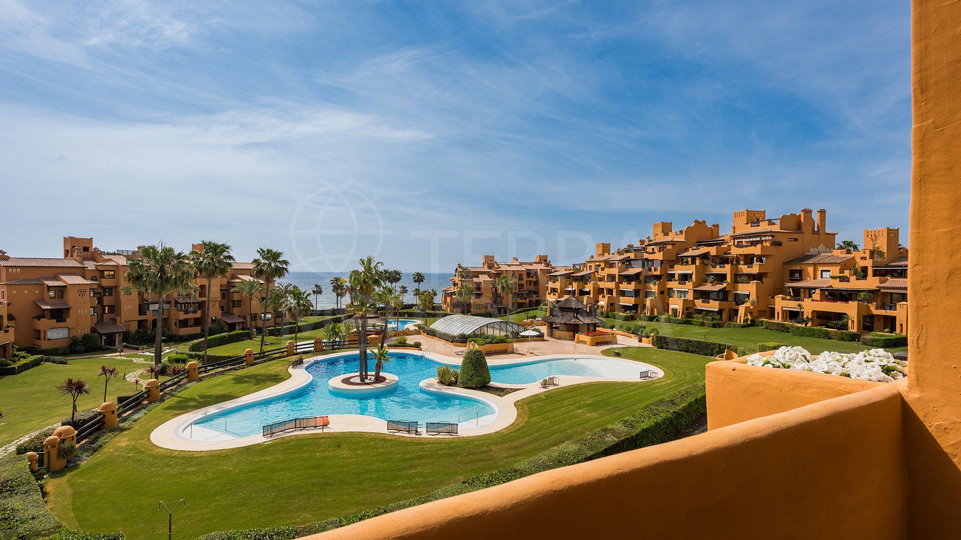 Apartamento remodelado en el segundo piso con vistas al mar en venta en Los Granados del Mar, Estepona