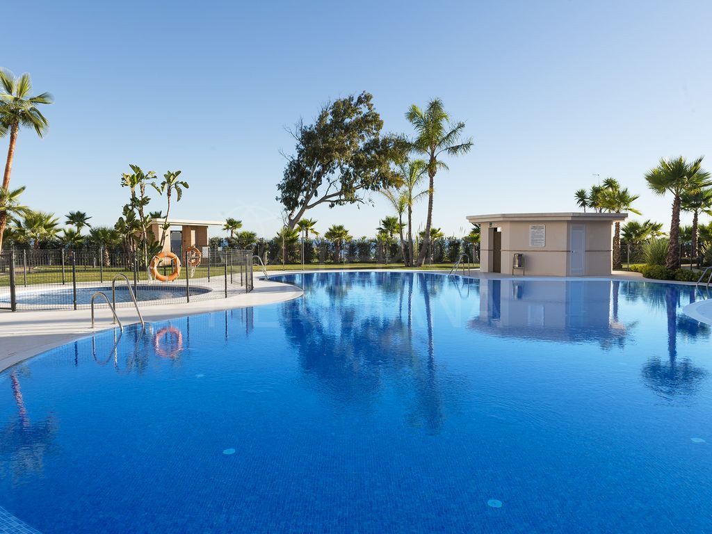 Appartement moderne de 2 chambres au rez-de-chaussée avec piscine à vendre à Bahia de la Plata, Estepona