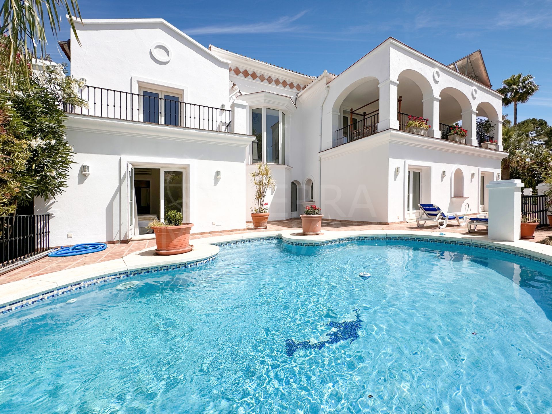 Luxurious 5 bedroom villa for sale overlooking La Quinta Golf course