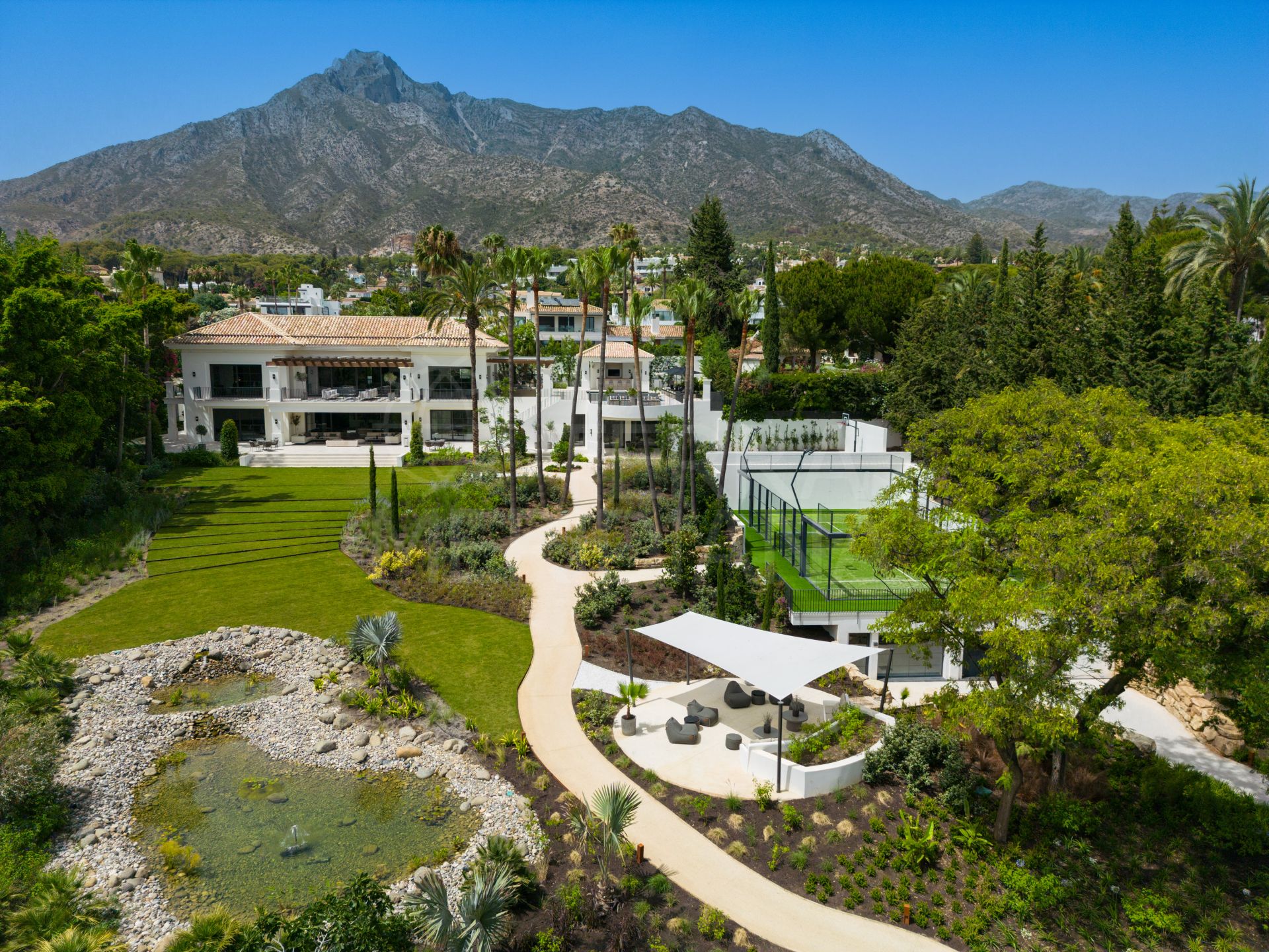 Luxe Contemporary Villa with Private Parkland for Sale in Rocio de Nagüeles, Marbella Golden Mile