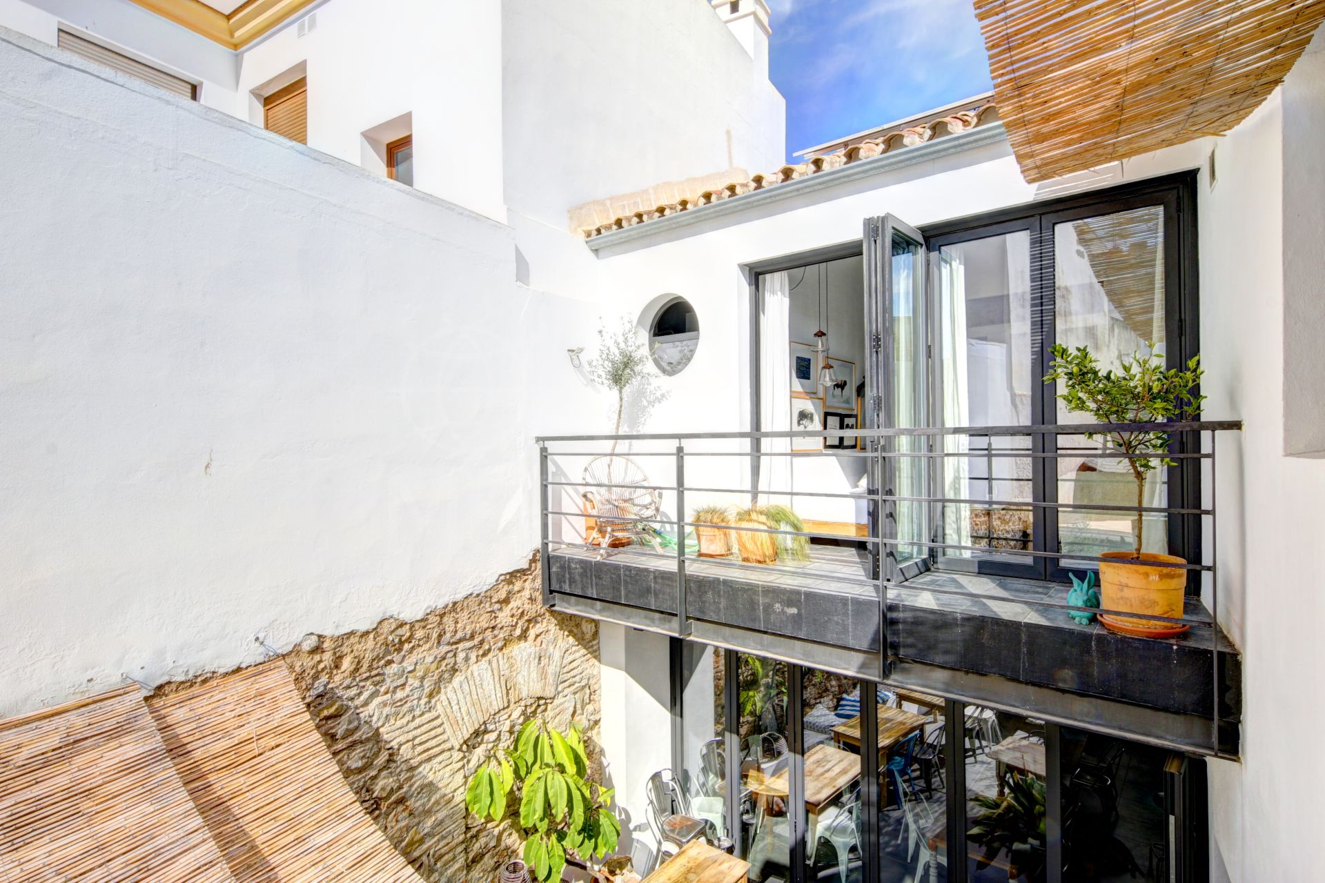 Key-ready townhouse for sale in the heart of the old town of Estepona