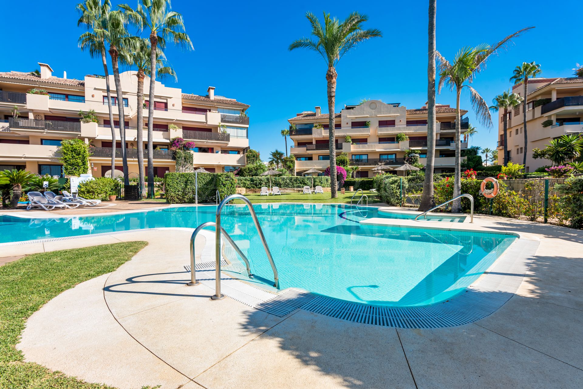 Renovated and exceptionally luxe apartment with sea views for sale in Costalita del Mar, Estepona