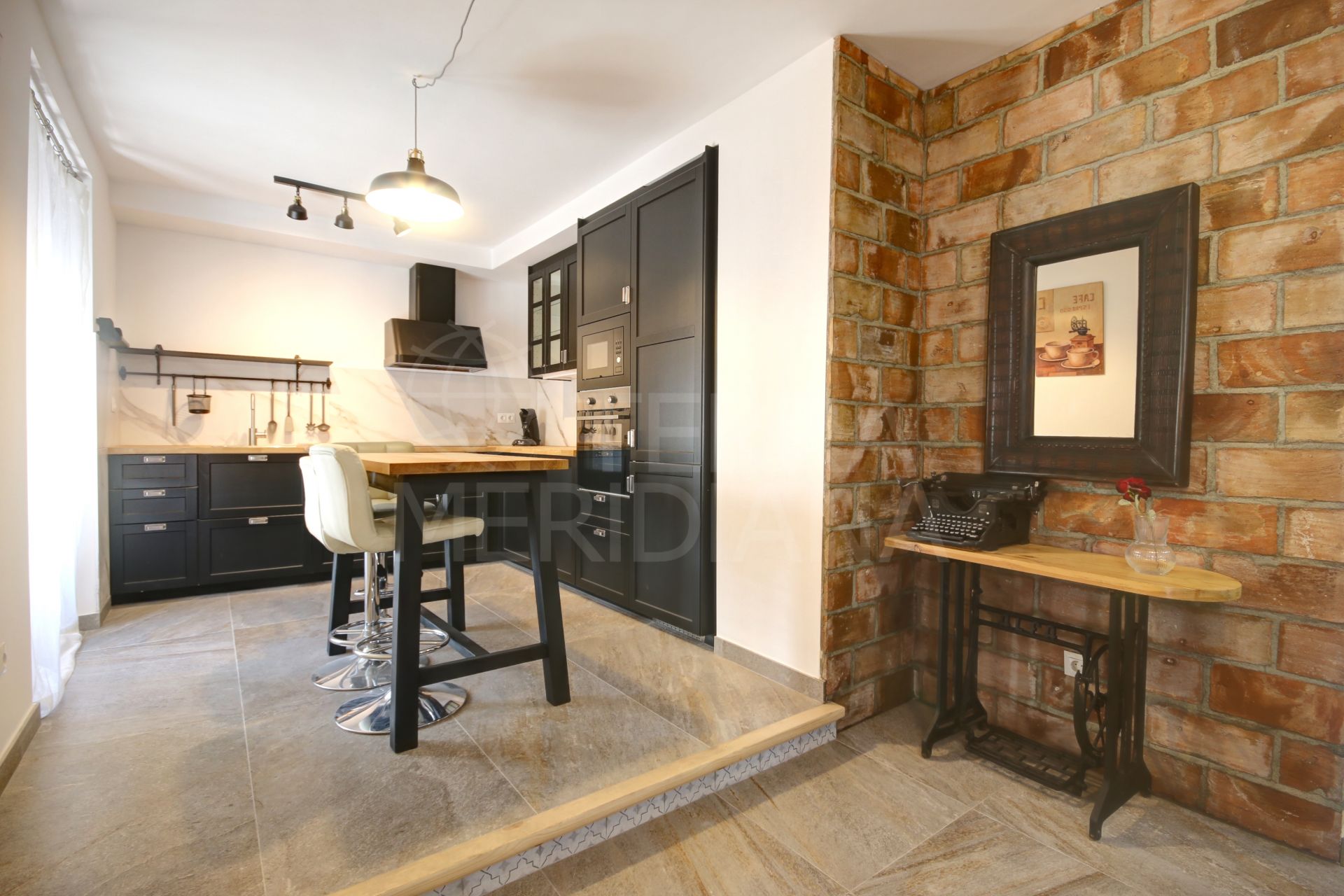 Se vende casa adosada reformada en el casco antiguo de Estepona, cerca de la Plaza de las Flores