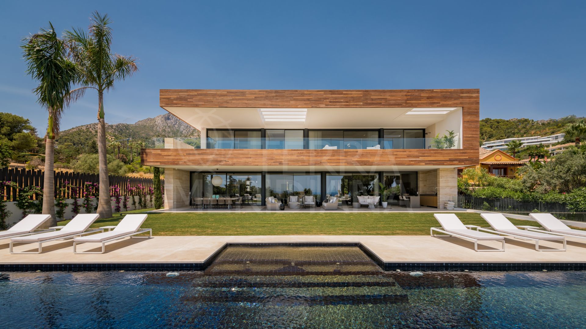Luxury villa embodying the essence of a 5* resort for sale in Cascada de Camojan, Marbella Golden Mile