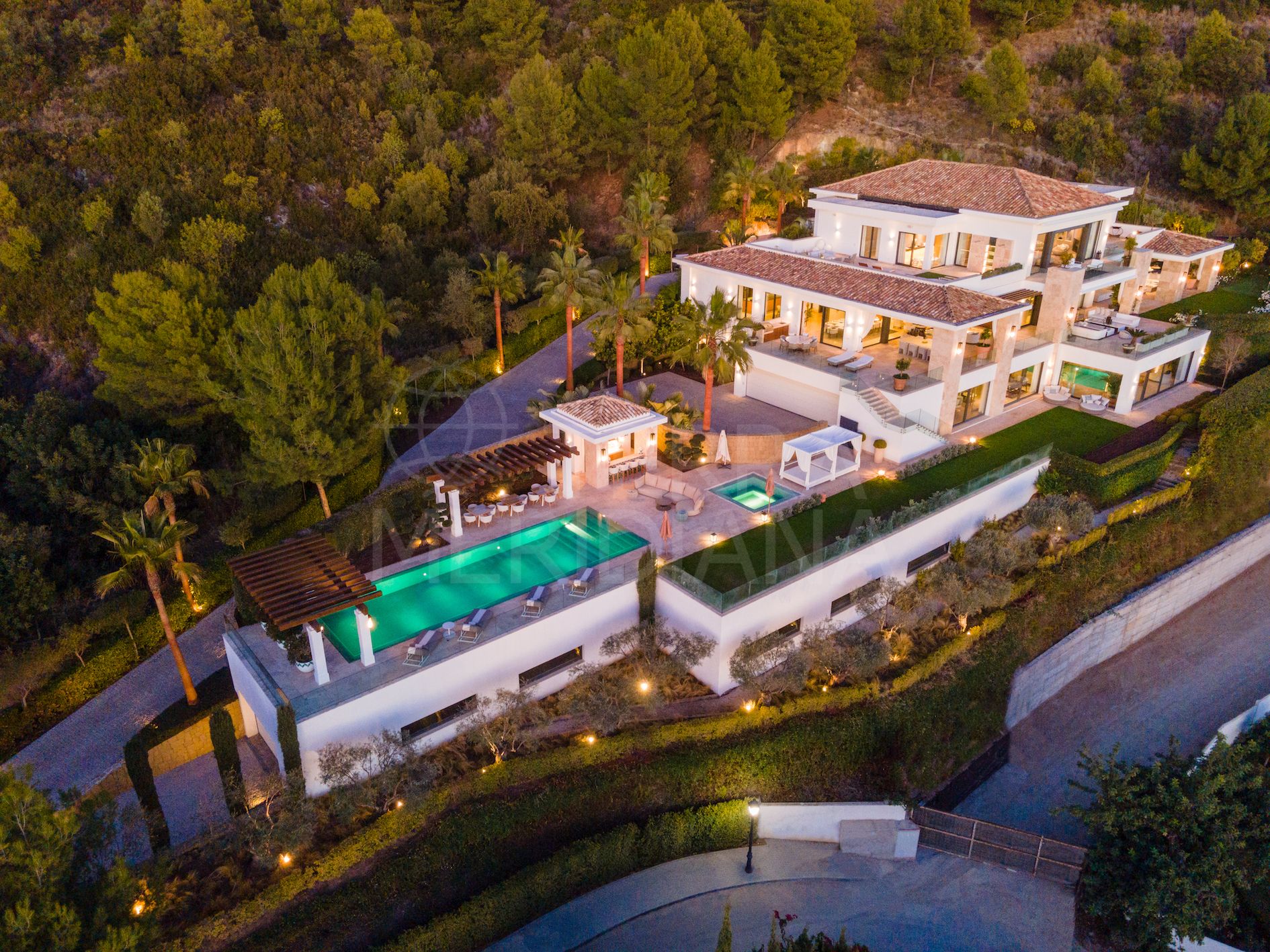 Remarkable villa with timeless on point design for sale in Cascada de Camojan, Marbella Golden Mile