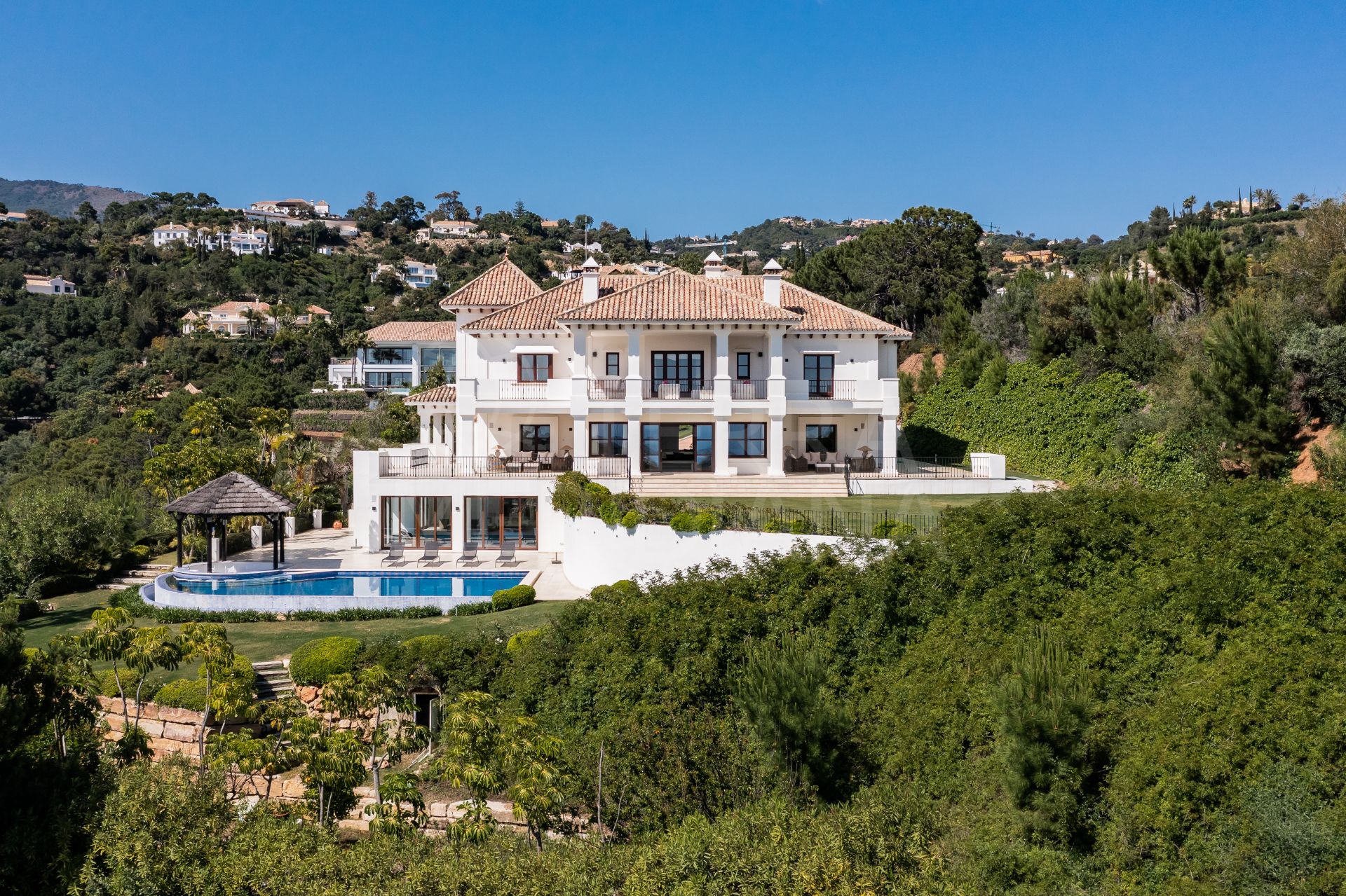 Prestigieuse villa de luxe avec piscine intérieure à vendre dans l'enclave exclusive de La Zagaleta, Benahavis