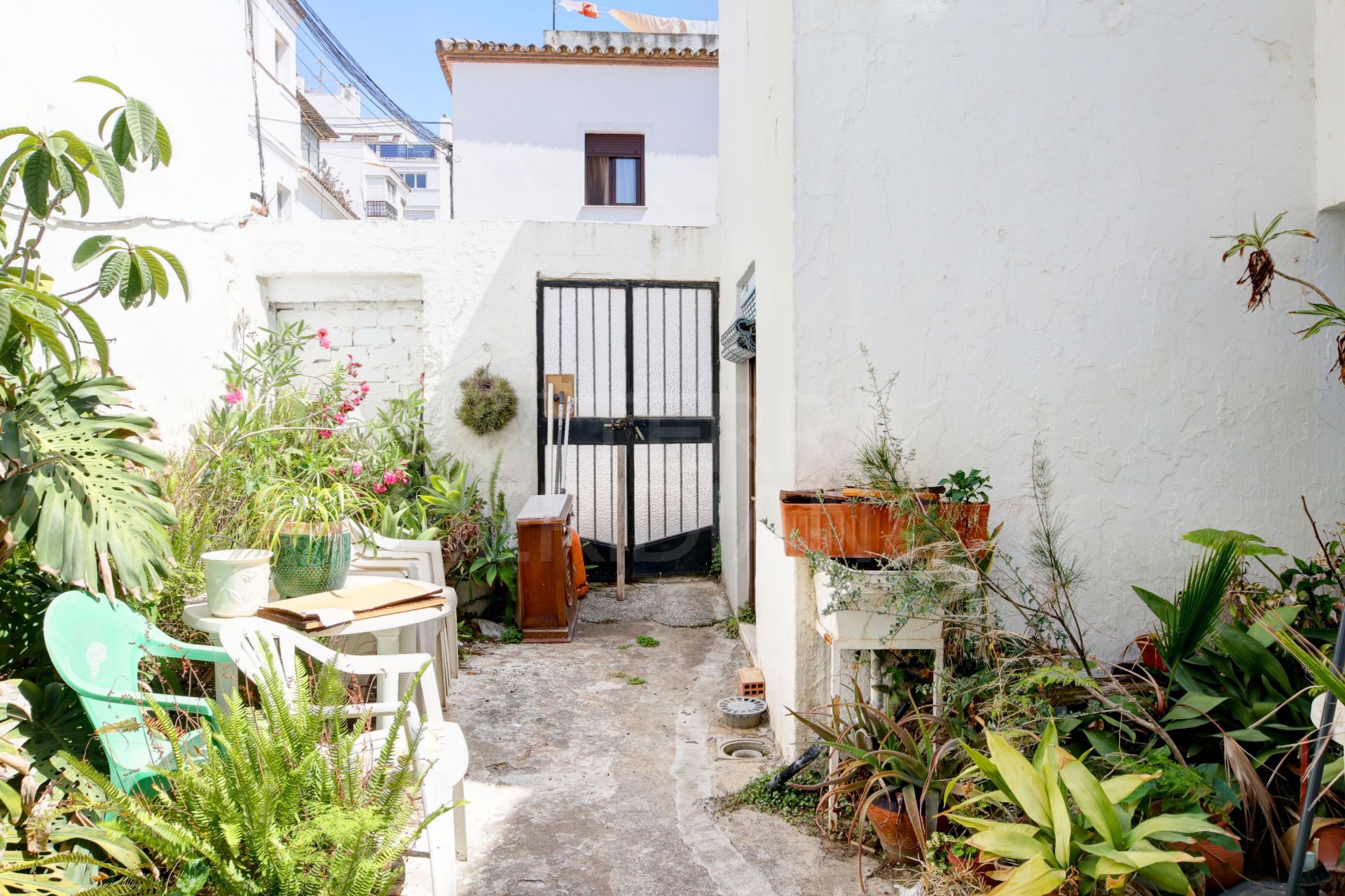Charming townhouse to refurbish for sale in Estepona old town centre, 200 meters from the beach