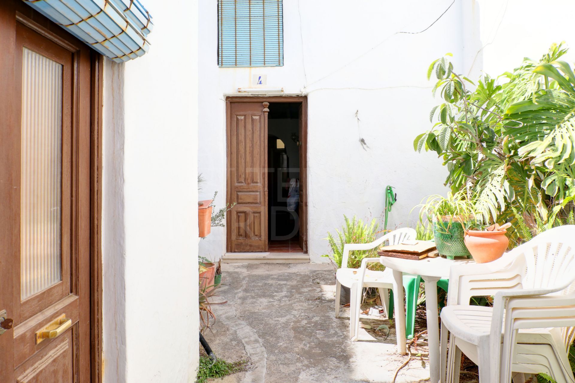Charming townhouse to refurbish for sale in Estepona old town centre, 200 meters from the beach