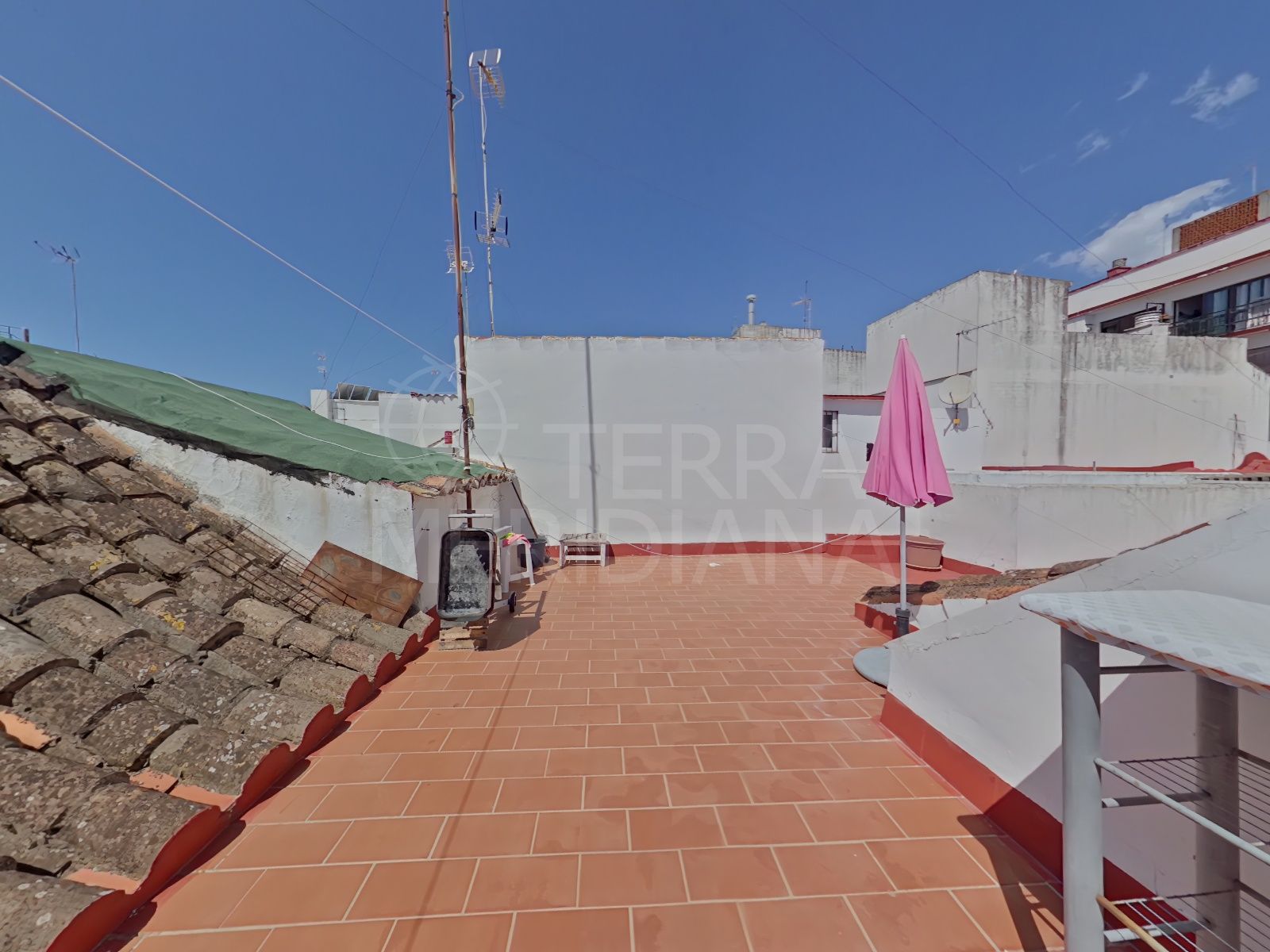 Appartement à vendre dans la vieille ville d'Estepona, à quelques pas de la plage et du soalrium privé.