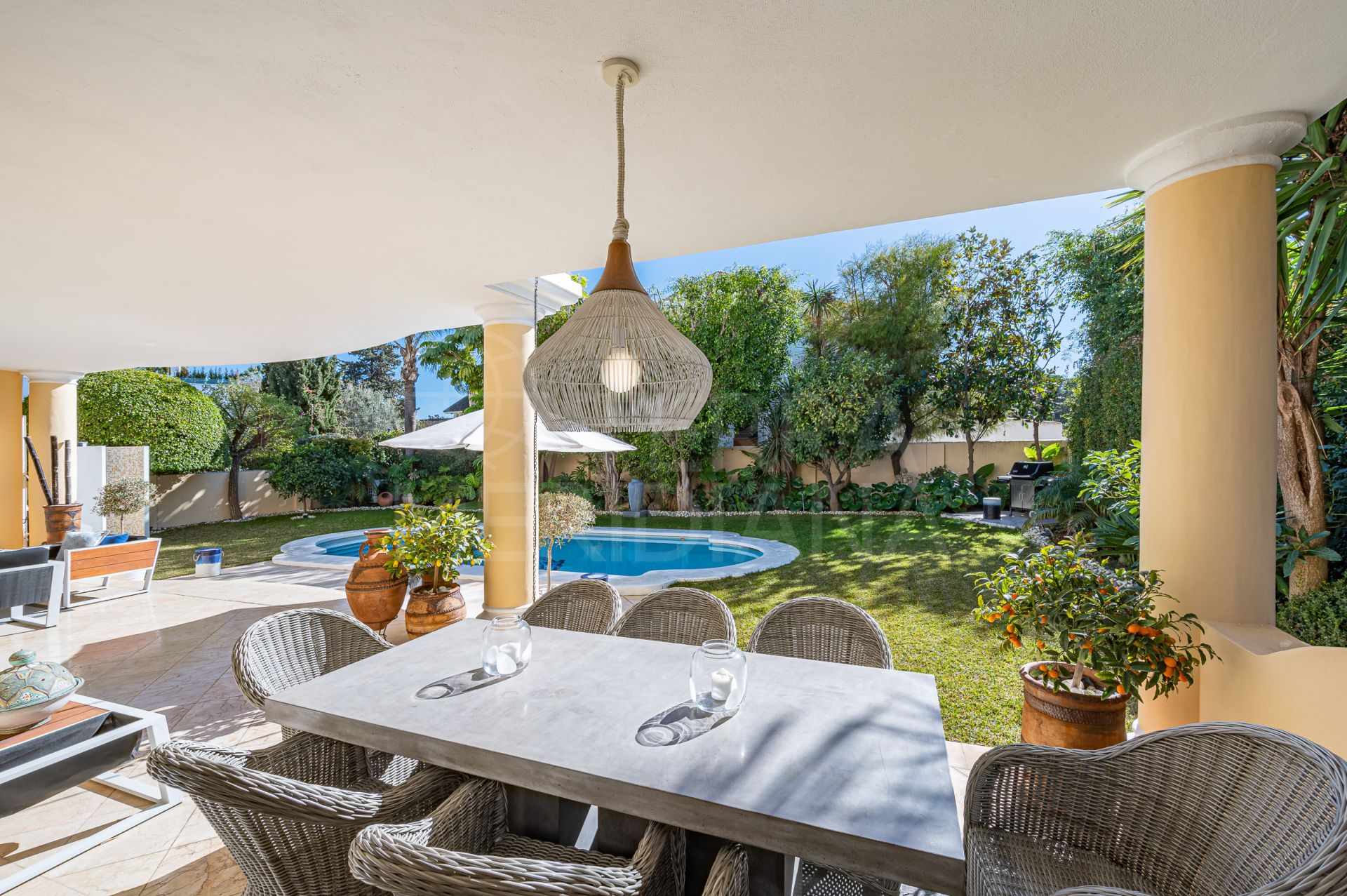 Beautiful villa for sale in an outstanding location in Casablanca, Marbella Golden Mile