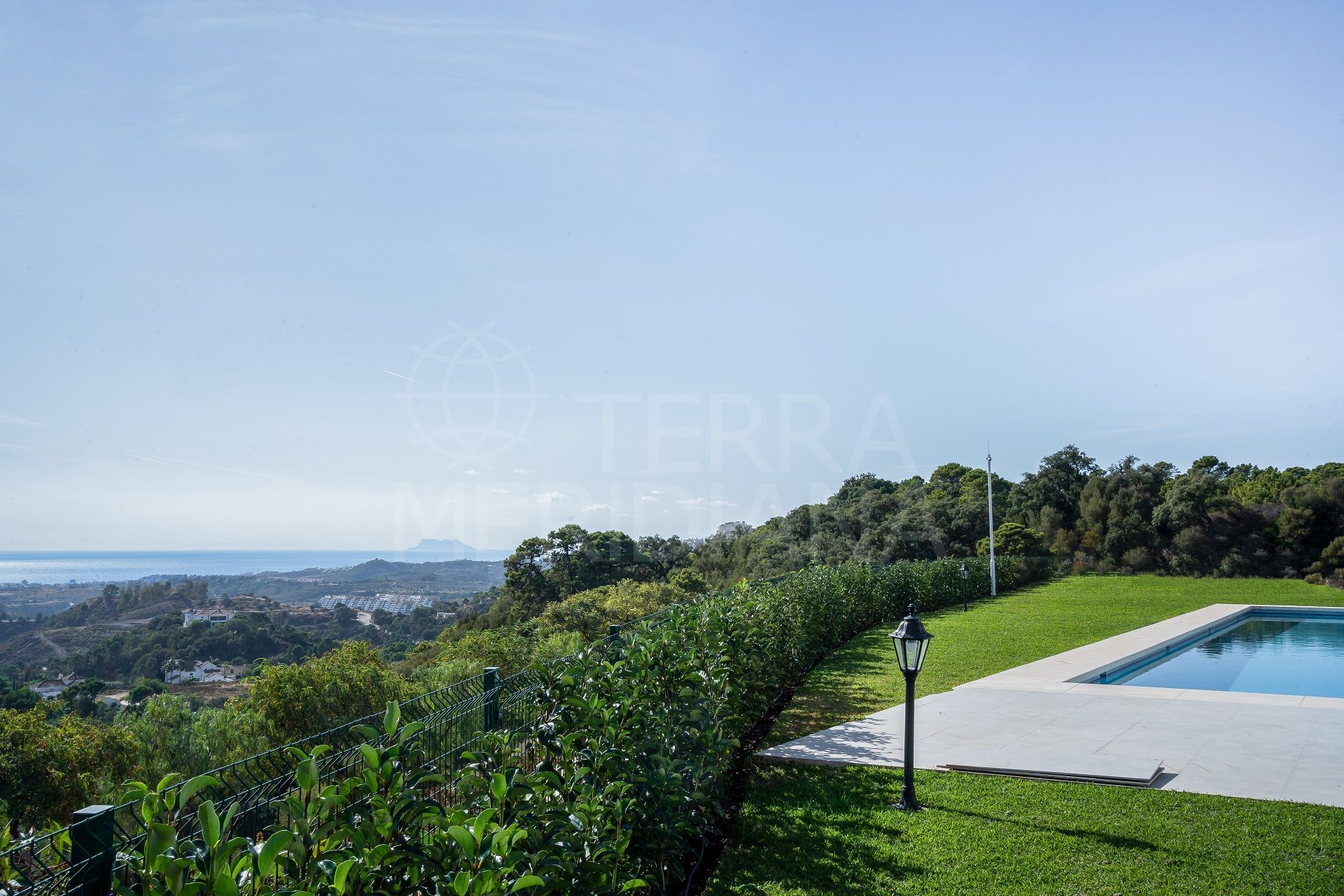 Elegante villa con impresionantes vistas en venta en el codiciado Marbella Club Golf Resort, Benahavis