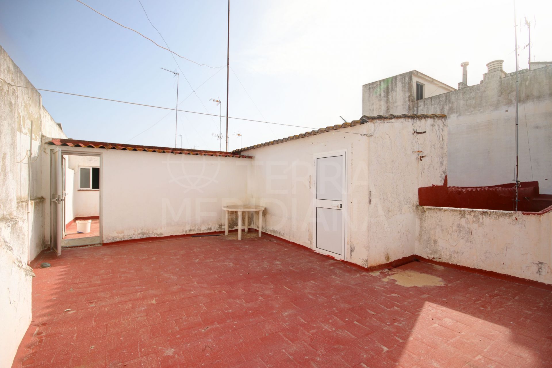Casa adosada en venta para reformar en Estepona centro