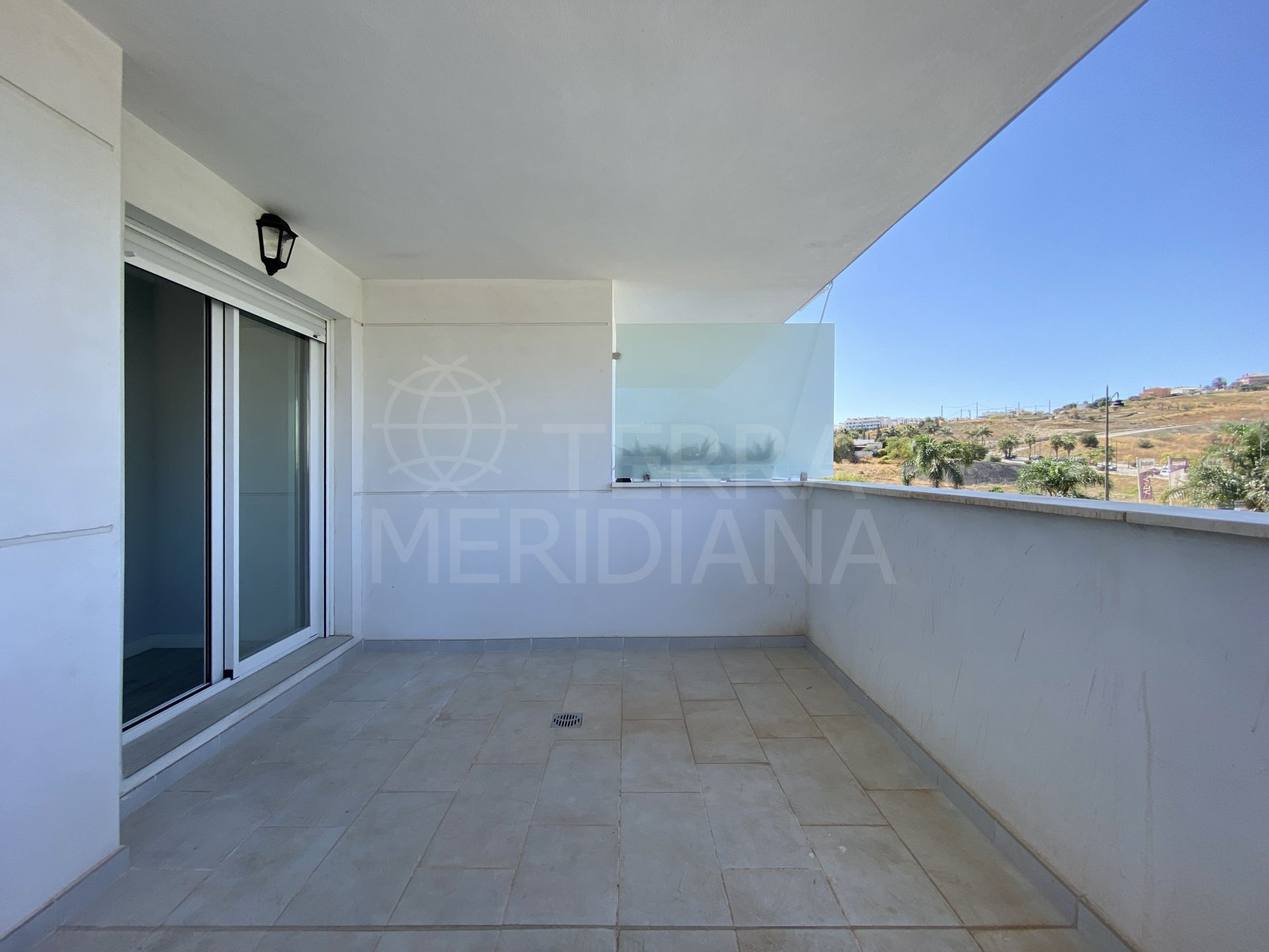 Brand new apartment for long term rent in Estepona with 2 bedrooms, parking and communal pool