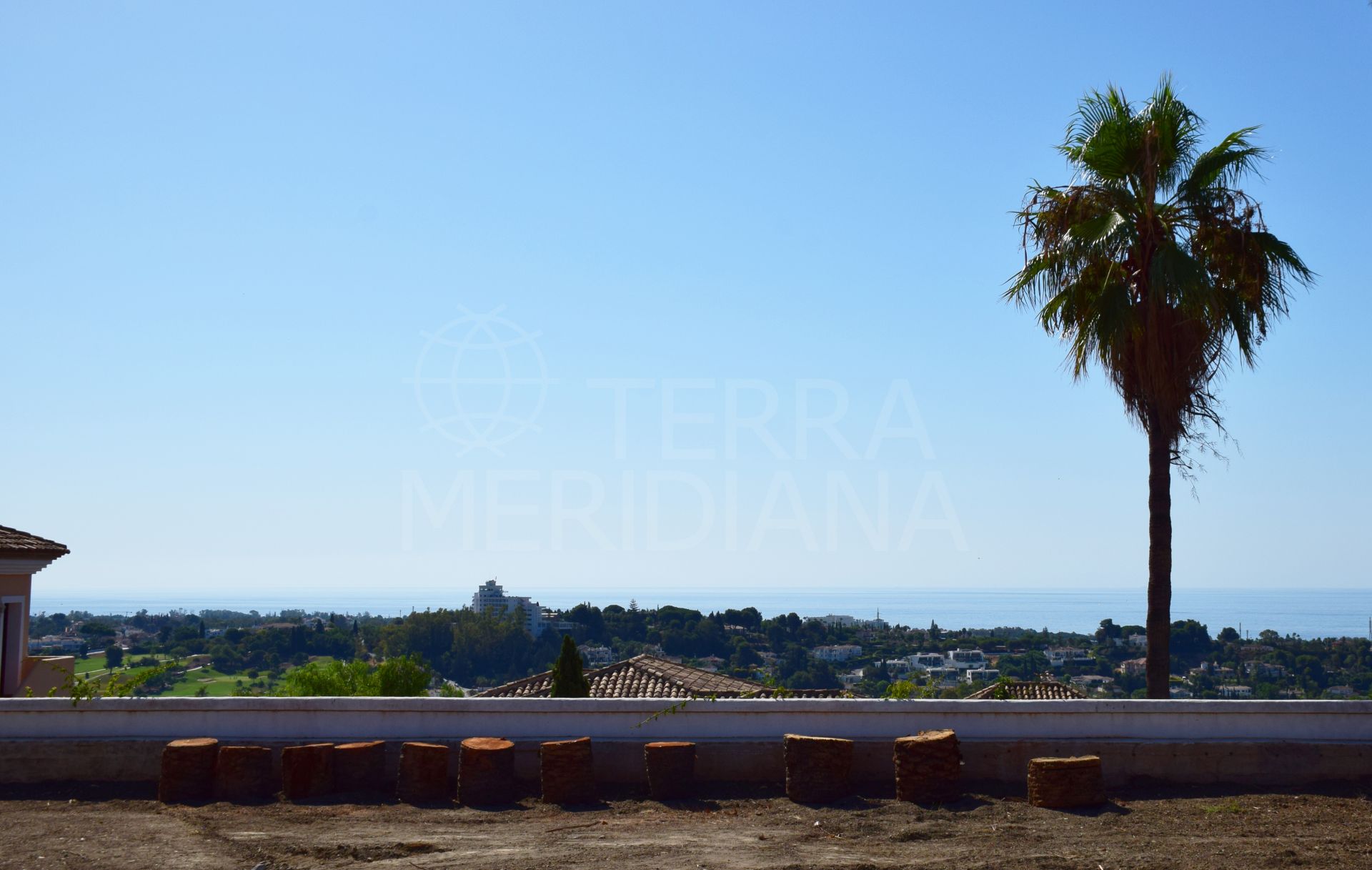 Plot with project and sweeping coastal and mountain views for sale in Paraiso Alto, Benahavis