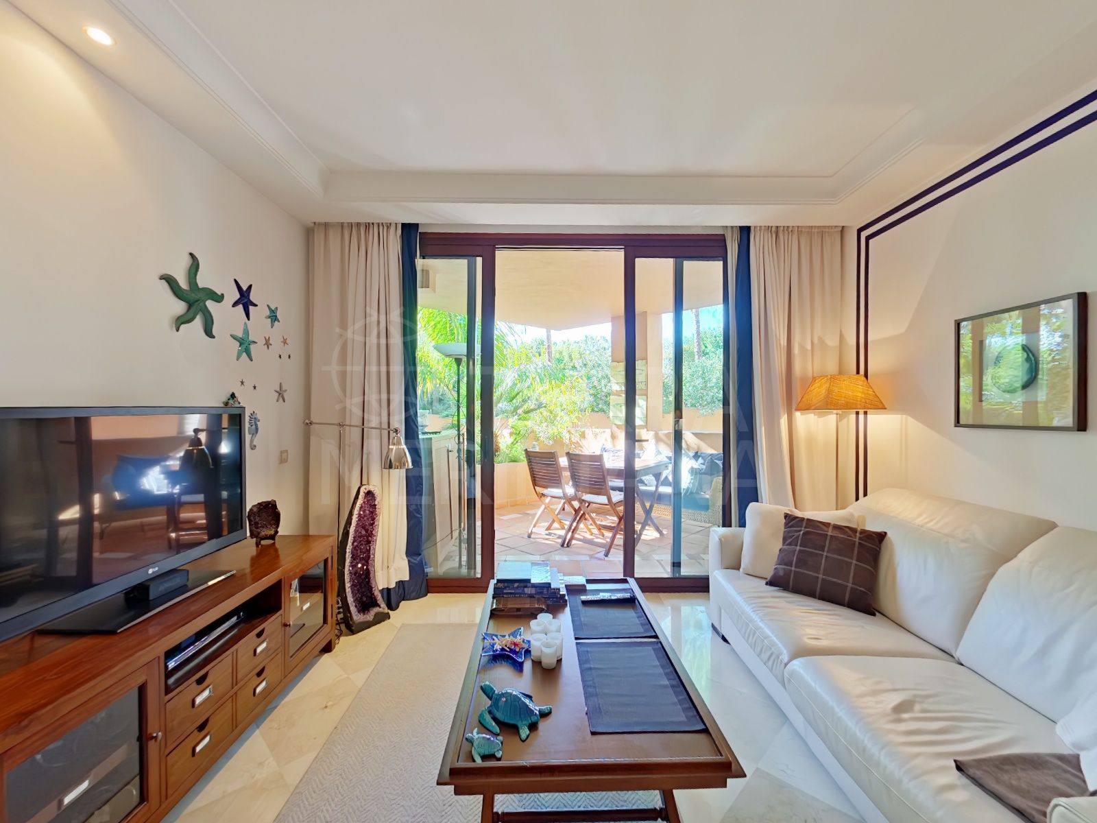 Studio apartment for sale in the 5 star luxury beachfront Kempinski Hotel in Estepona