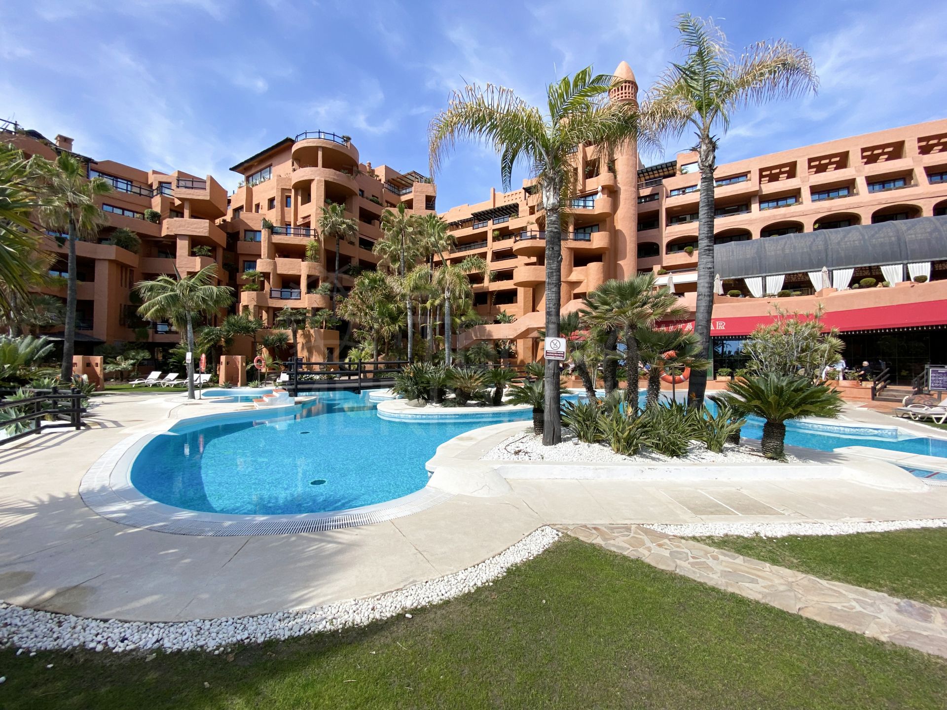 Fabuloso apartamento de 1 dormitorio con vistas panorámicas al mar en venta en el Hotel Kempinski, Estepona