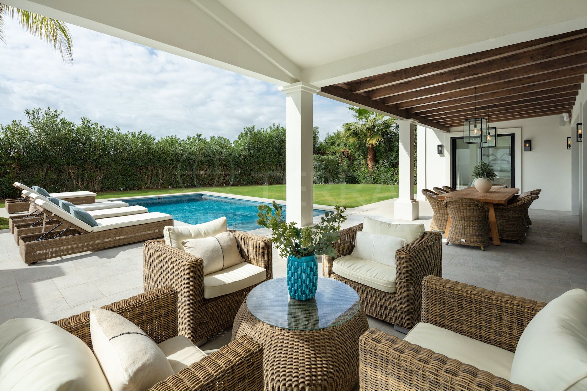 Villa chic de calidad impecable en venta en la prestigiosa Haza del Conde, Nueva Andalucía, Marbella