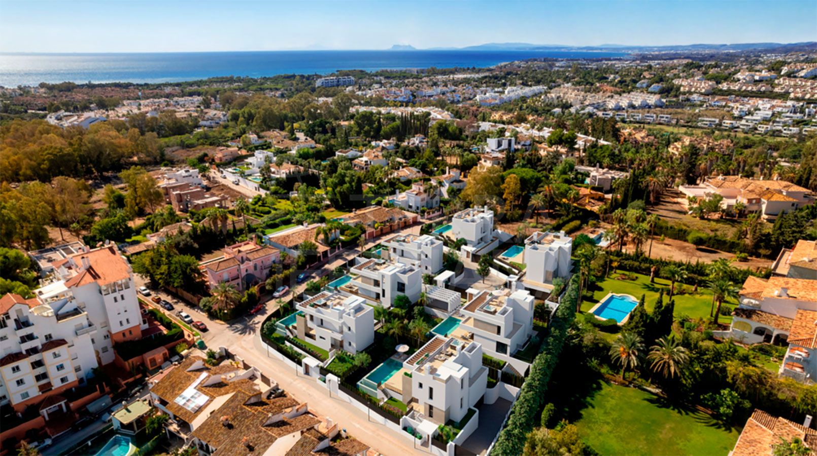 Villa Moderna sobre planos de 4 dormitorios en venta en la Nueva Milla de Oro de Estepona