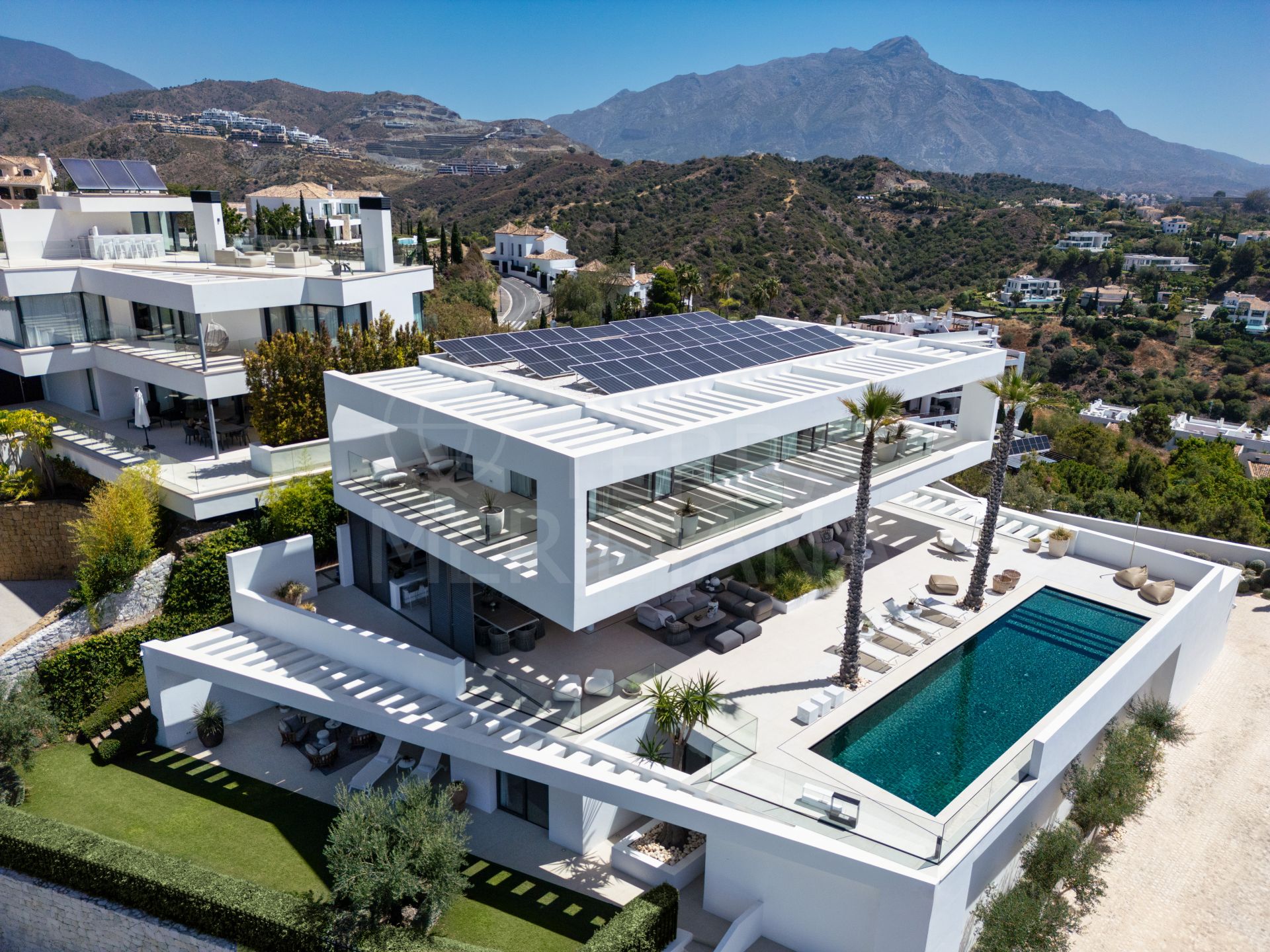 Exceptional 6-Bedroom Contemporary Villa Built in 2021 in La Quinta