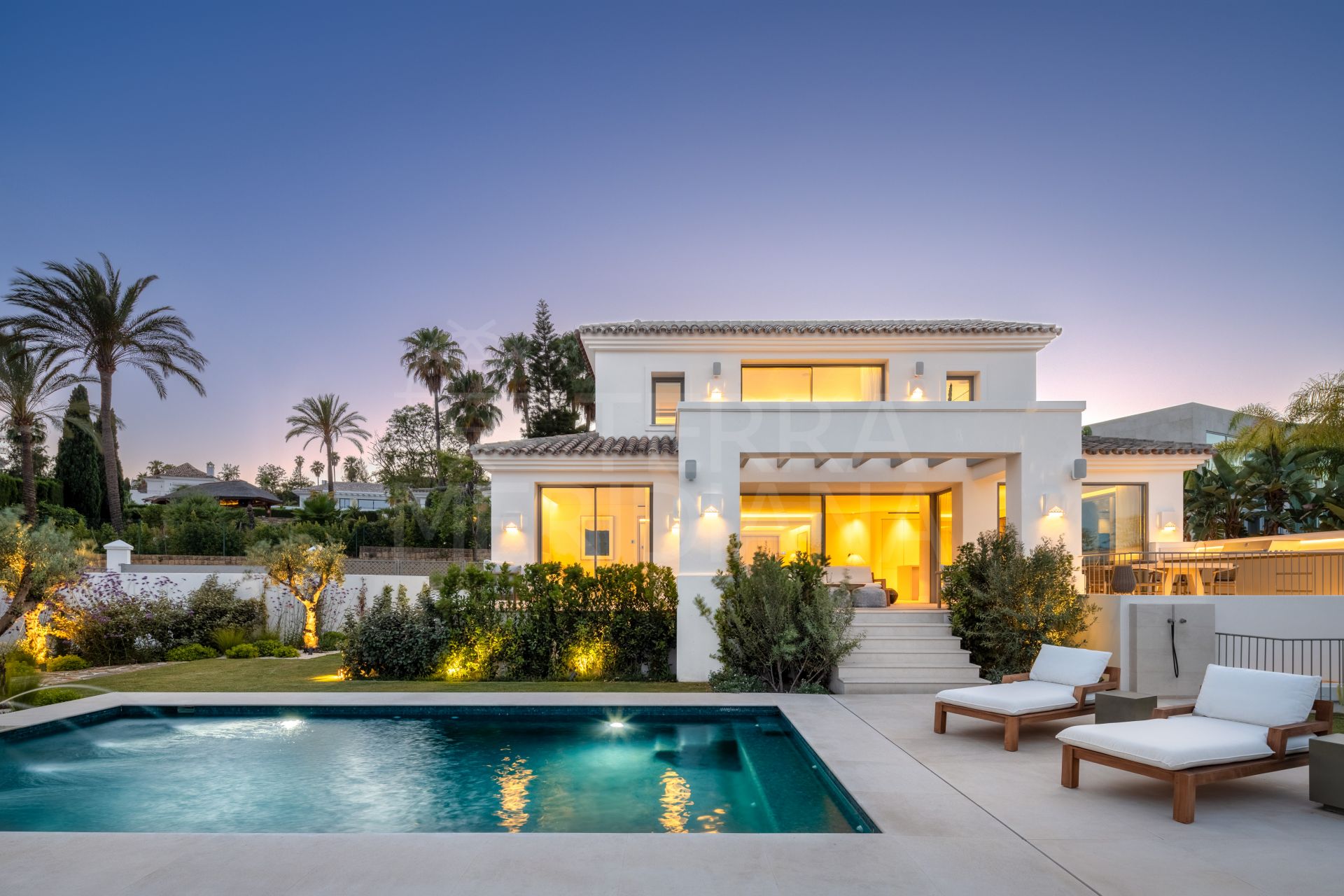 Spacieux villa de 6 chambres avec des caractéristiques de divertissement et des vues à vendre à La Quinta, Benahavis