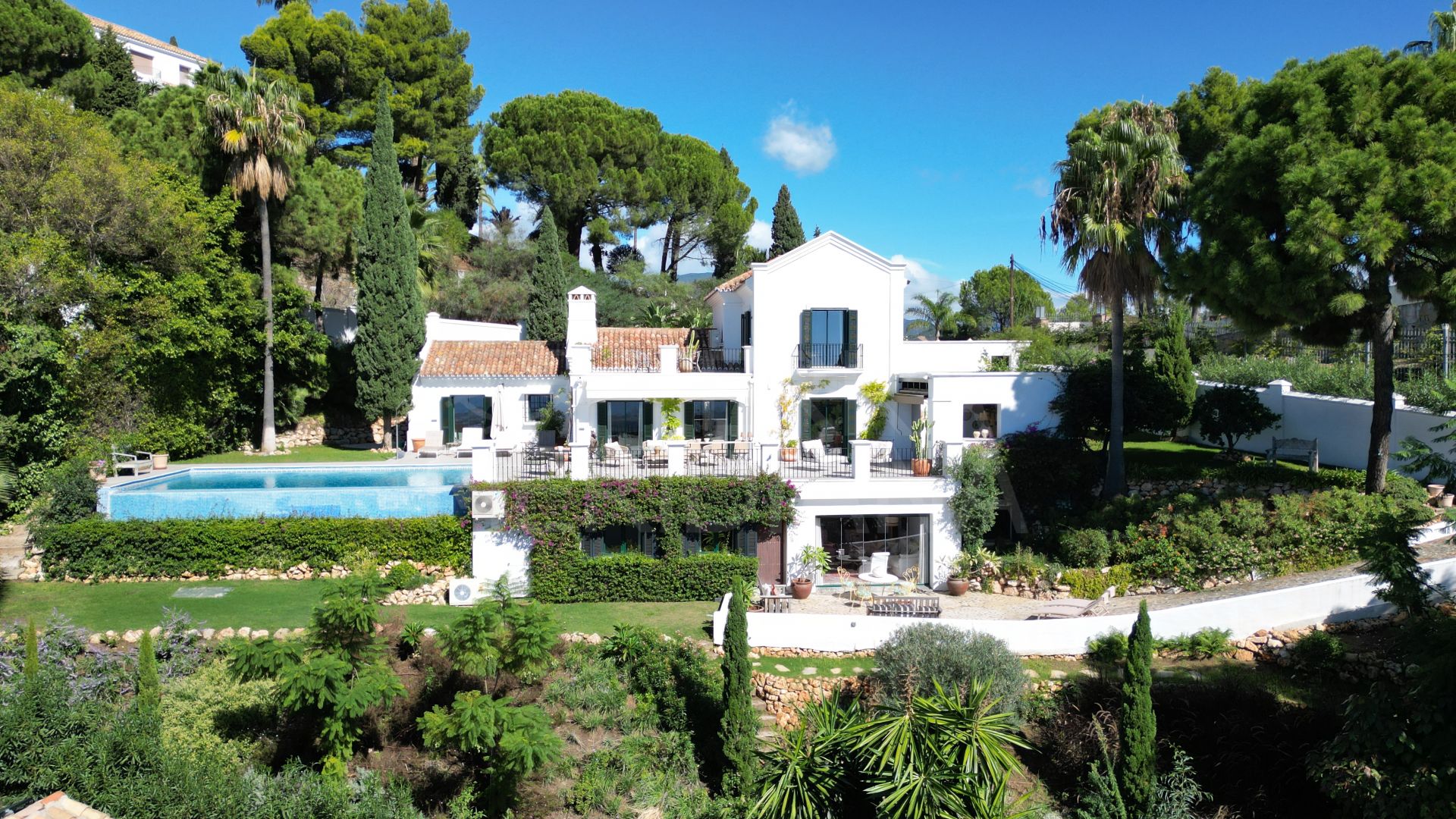 Charmante villa à vendre avec vue panoramique sur la mer à El Madronal, Benahavis