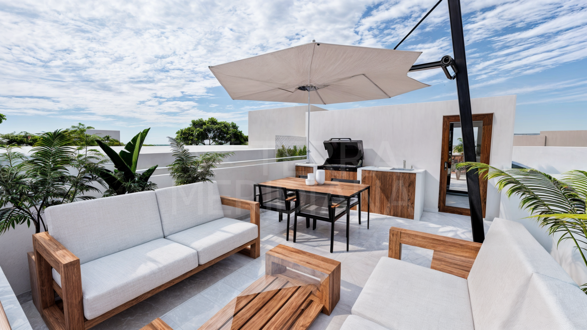 Maison à vendre dans la vieille ville d'Estepona, avec solarium et vue sur la montagne.