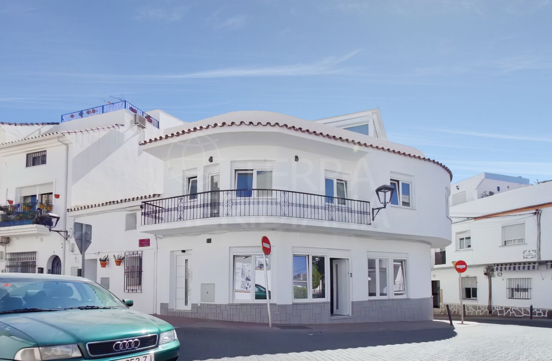 Adosado con 4 nuevos pisos independientes en venta en el casco antiguo de Estepona