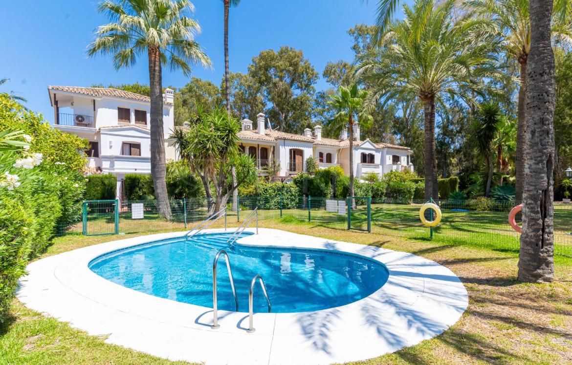 Beachside Corner Townhouse with Renovation Potential in Estepona